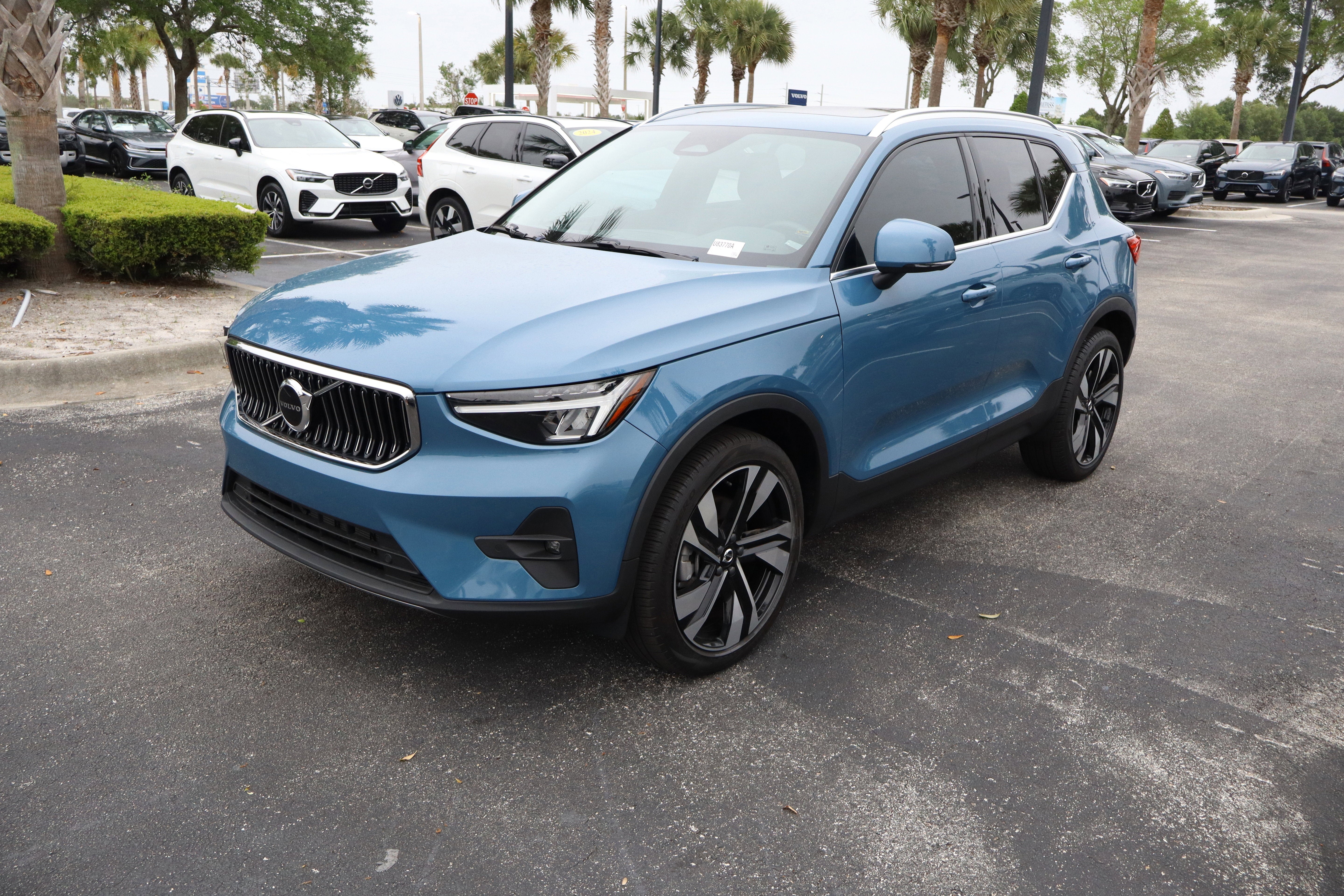 2023 Volvo XC40 Plus Bright Theme
