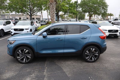 2023 Volvo XC40 Plus Bright Theme