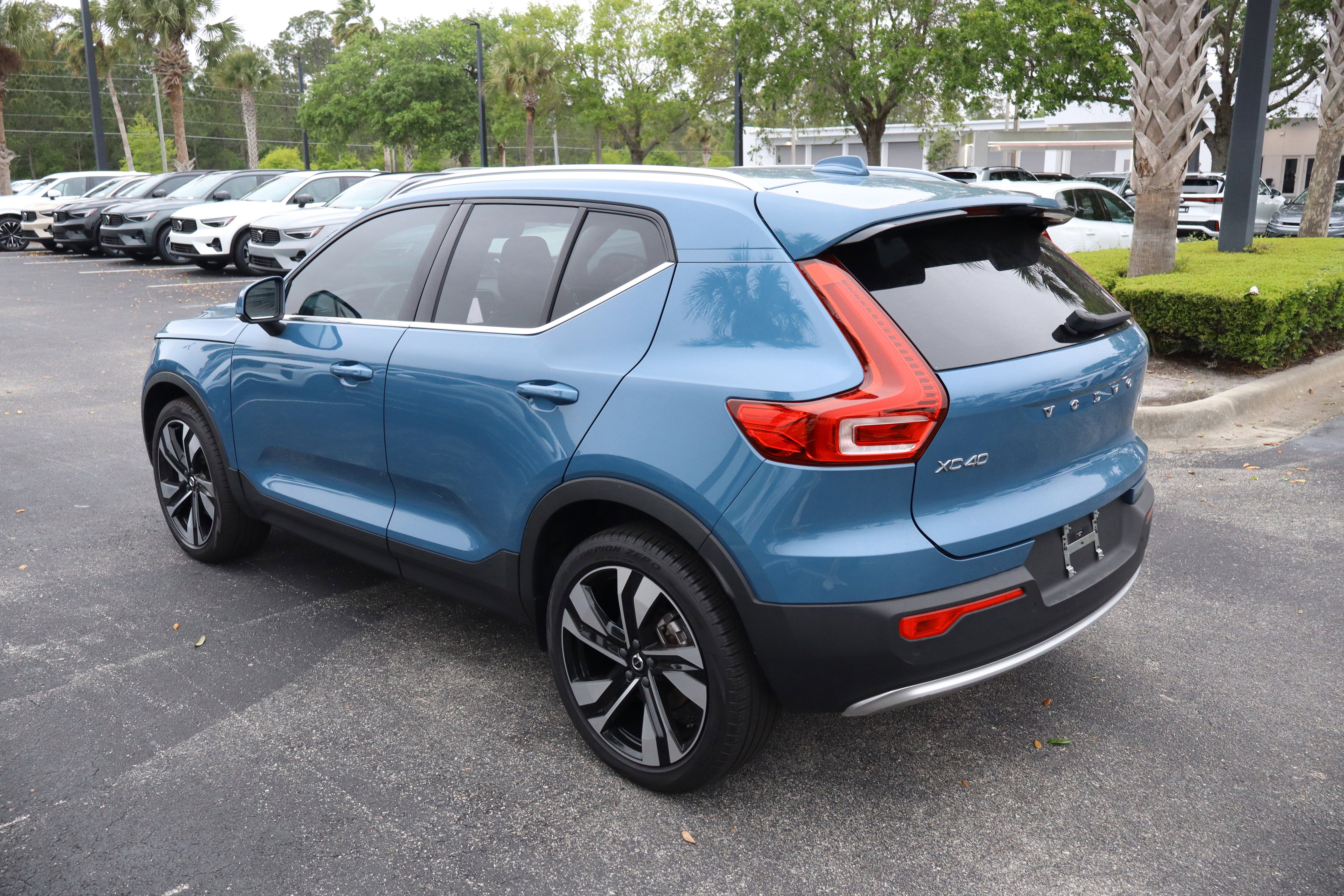 2023 Volvo XC40 Plus Bright Theme
