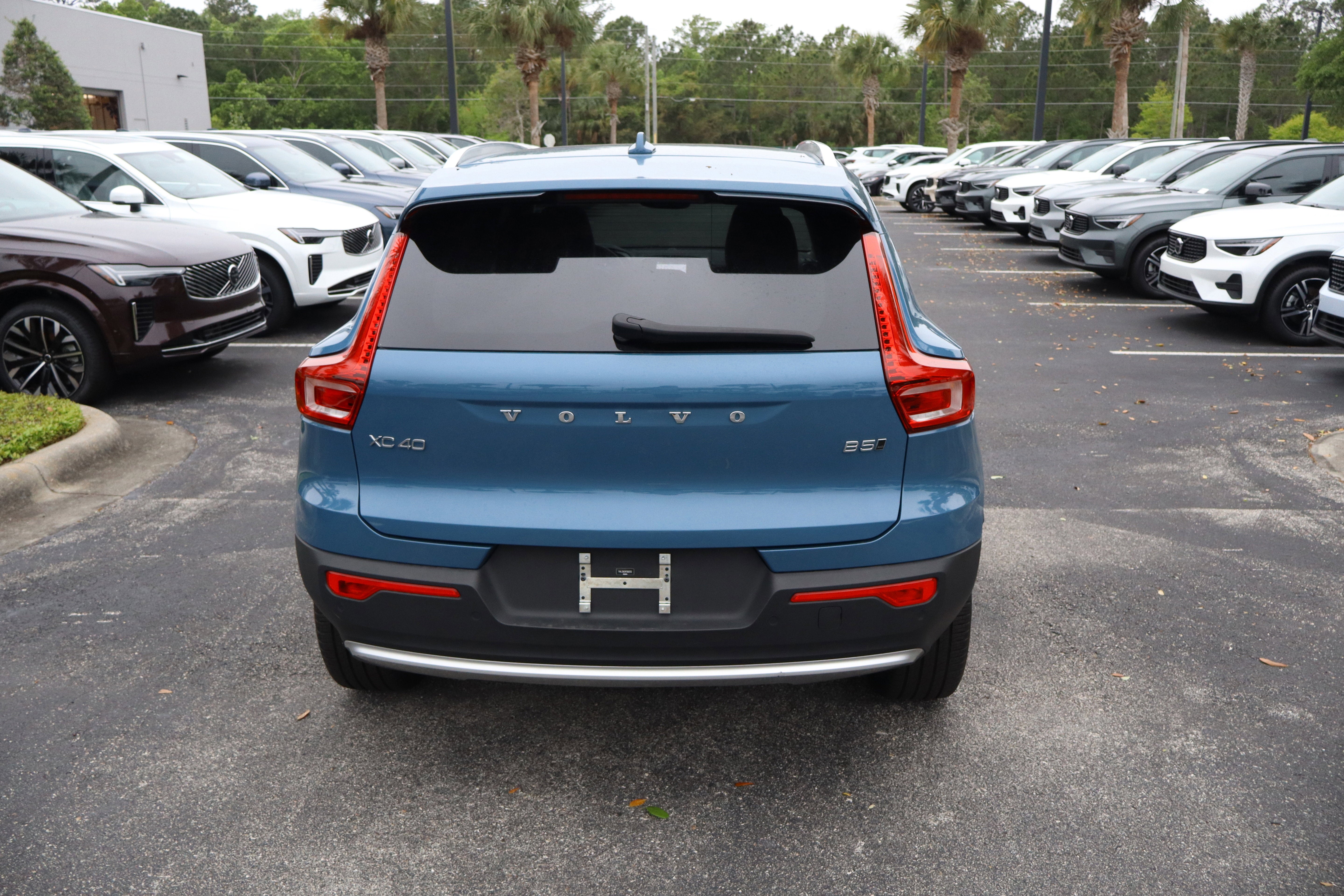 2023 Volvo XC40 Plus Bright Theme