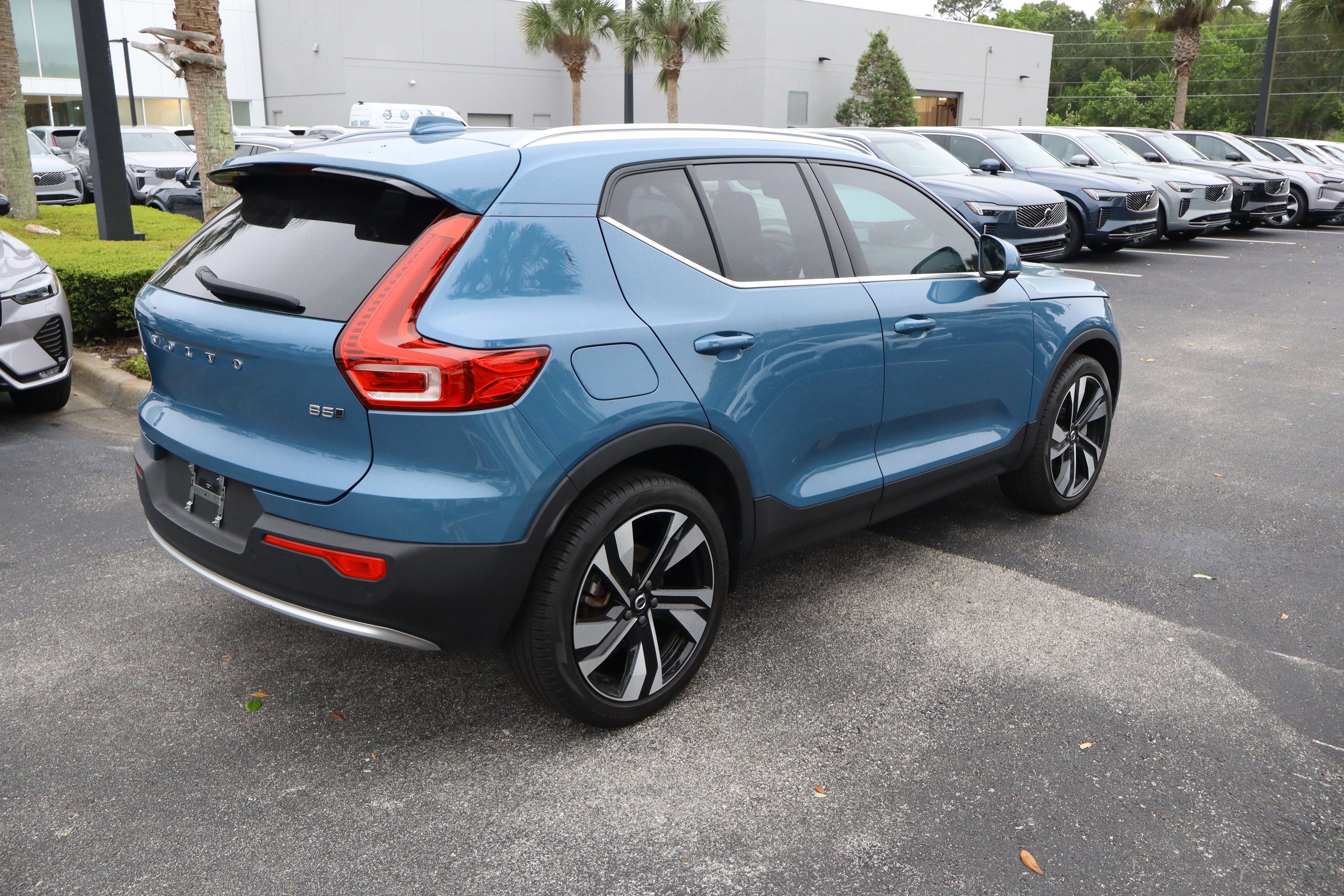 2023 Volvo XC40 Plus Bright Theme
