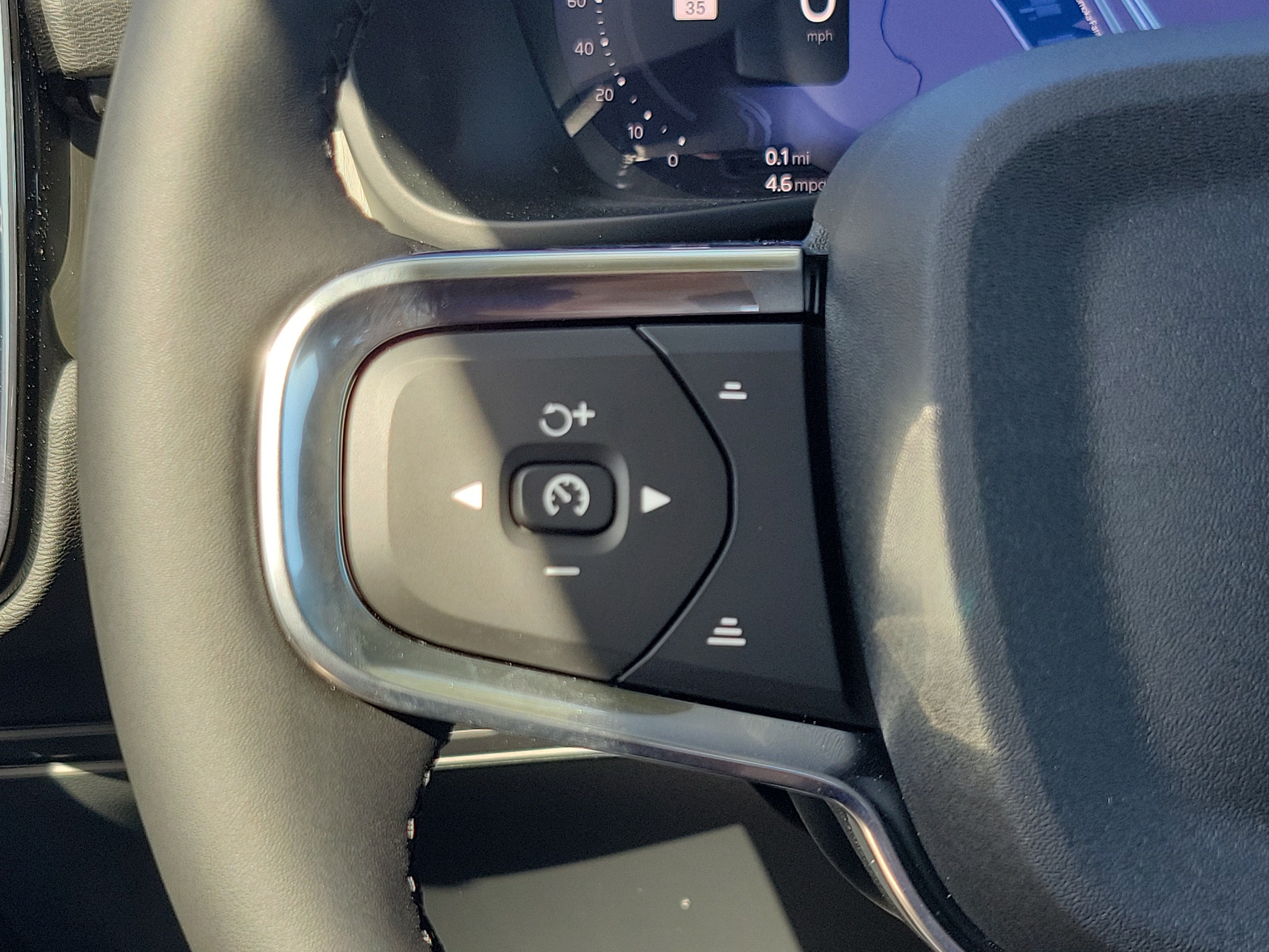 2026 Volvo XC40 Core