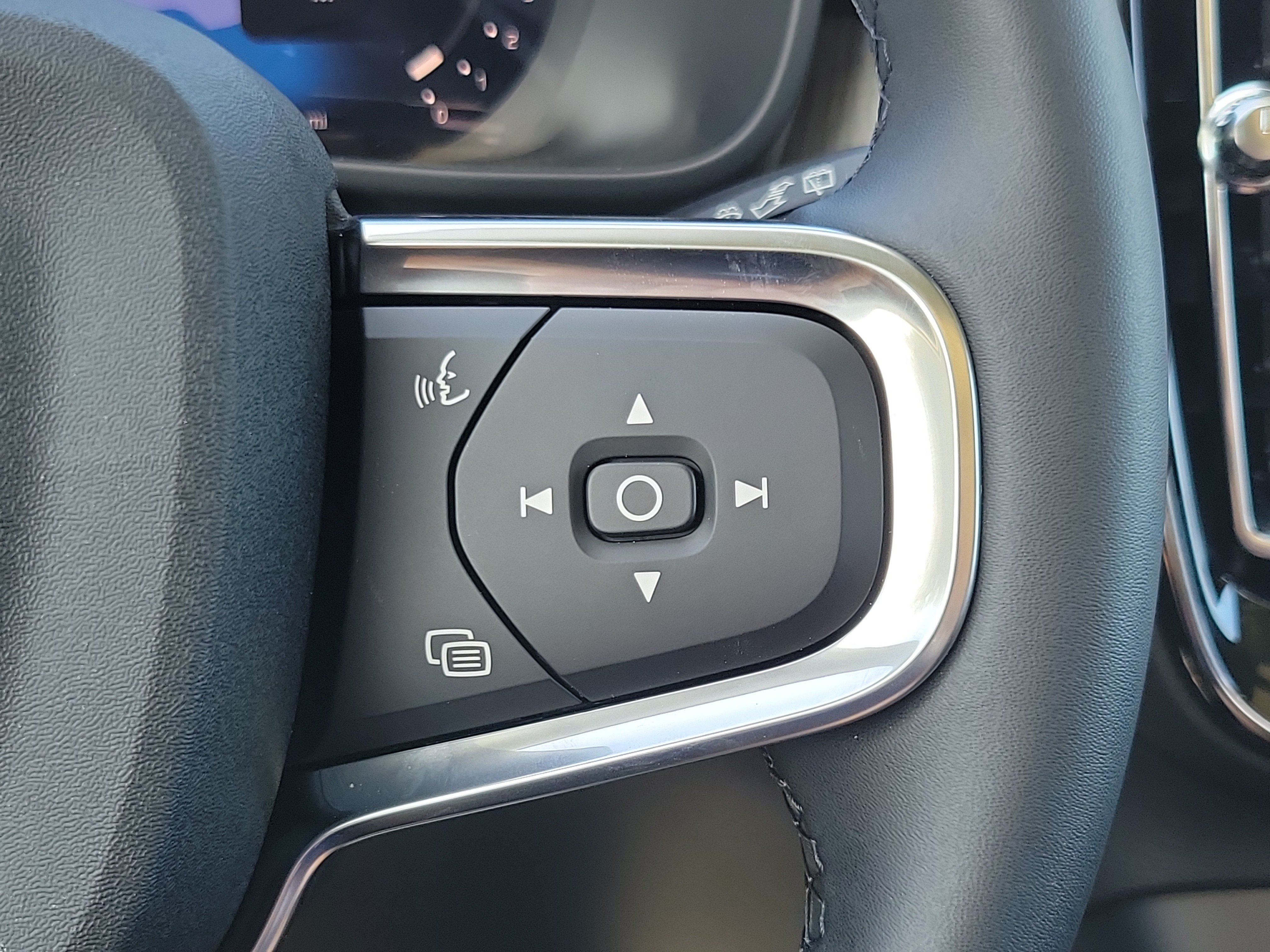 2026 Volvo XC40 Core