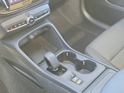 2026 Volvo XC40 Core