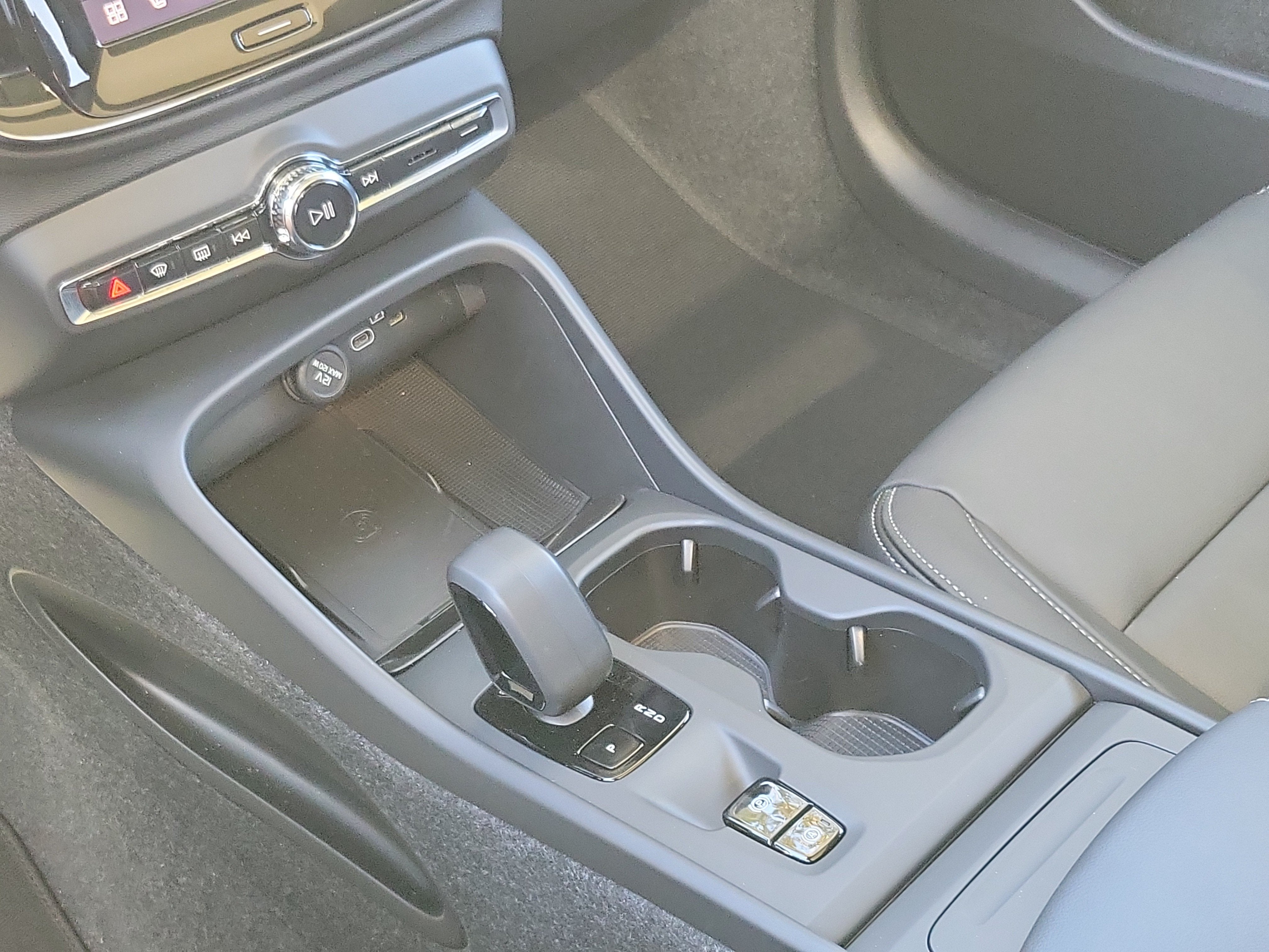 2026 Volvo XC40 Core