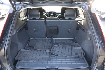 2023 Volvo XC40 Plus Bright Theme