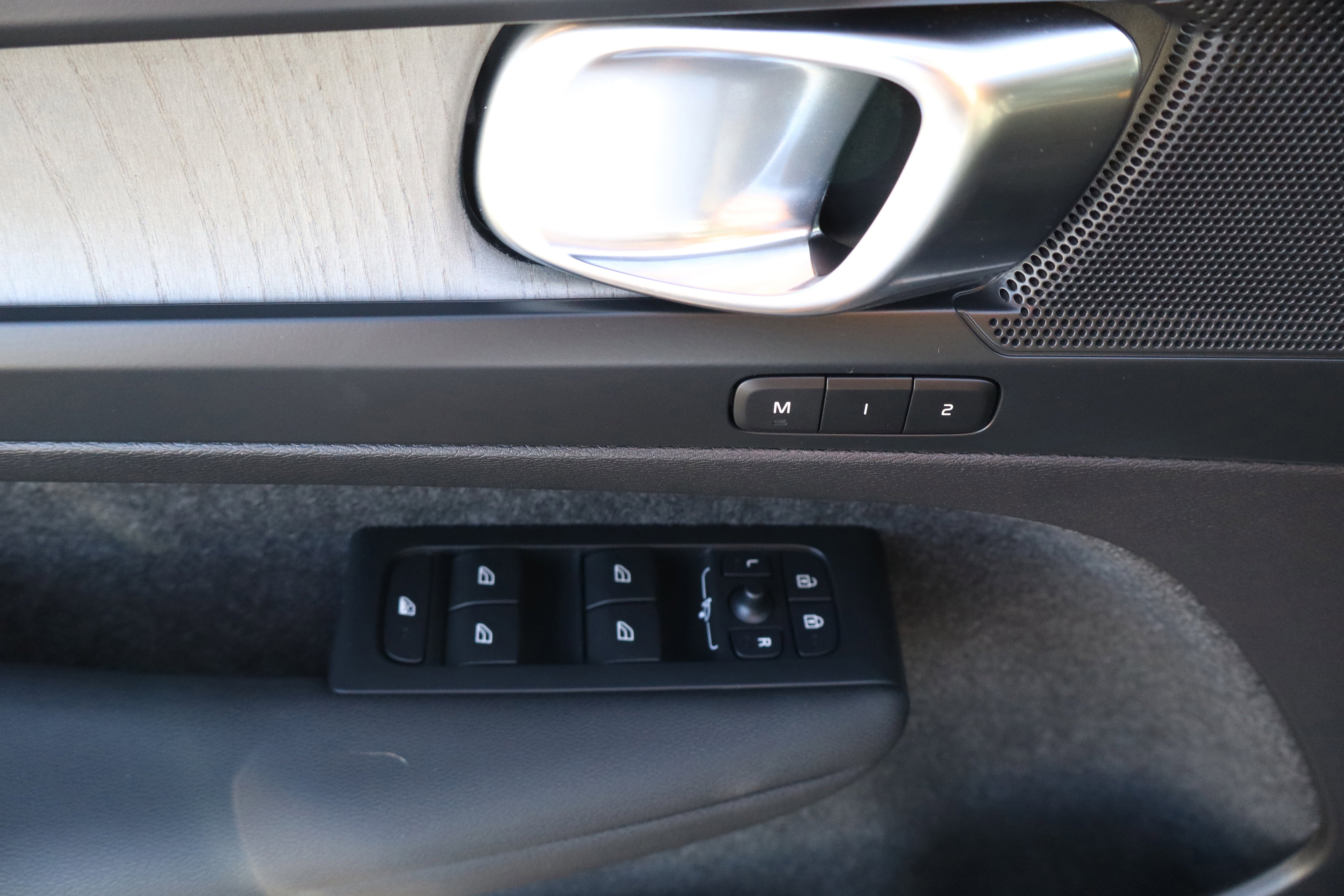 2023 Volvo XC40 Plus Bright Theme