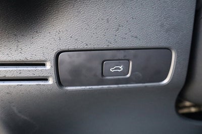 2023 Volvo XC40 Plus Bright Theme