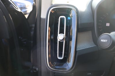 2023 Volvo XC40 Plus Bright Theme