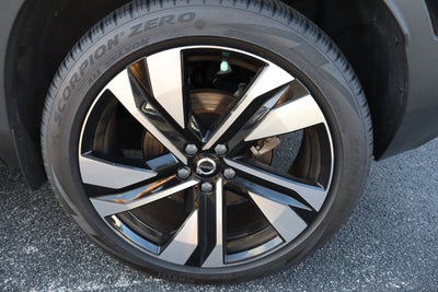 2023 Volvo XC40 Plus Bright Theme