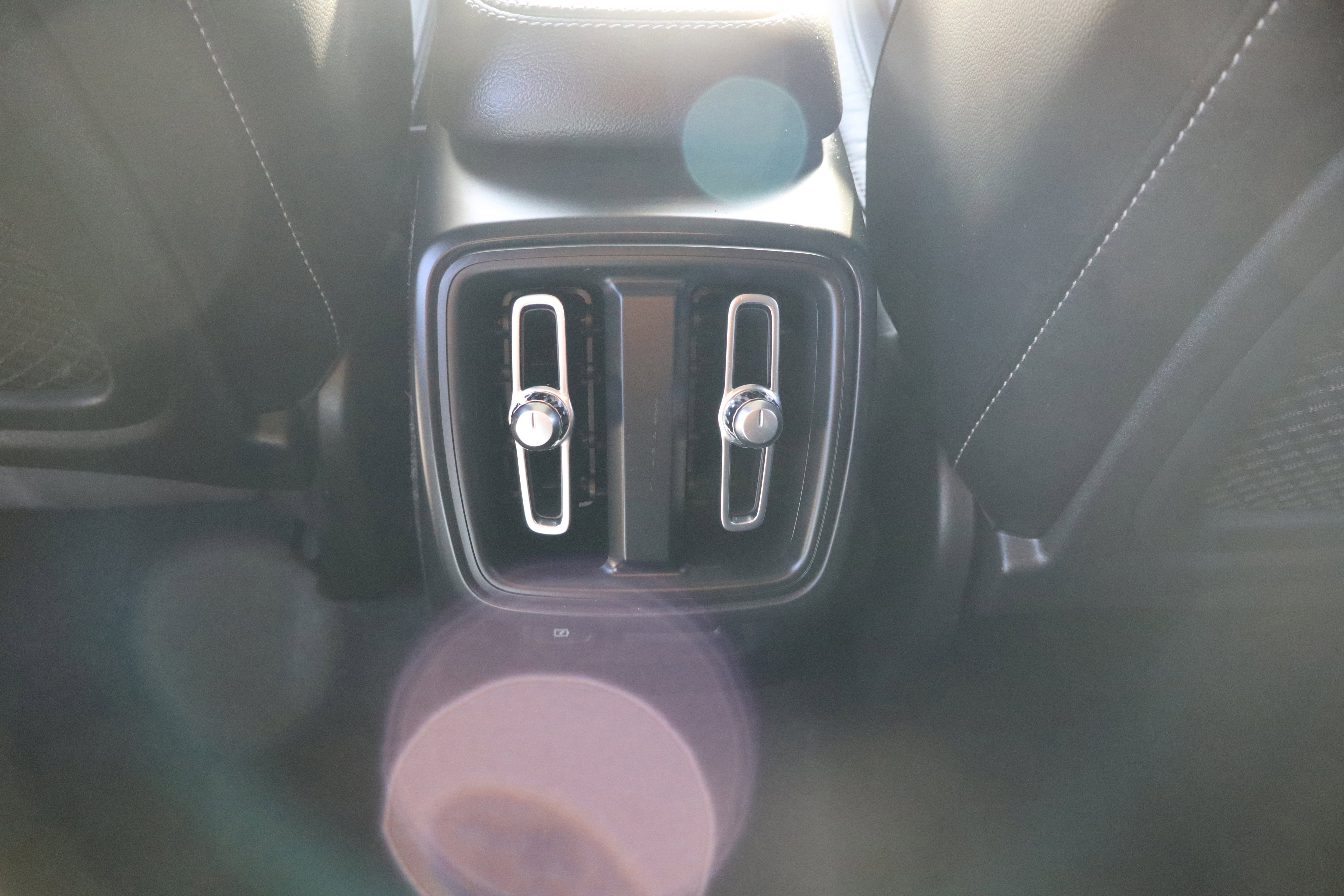 2023 Volvo XC40 Plus Bright Theme