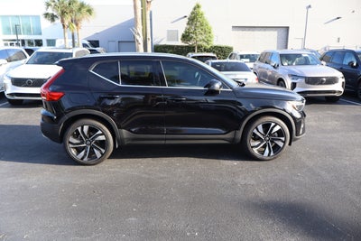 2023 Volvo XC40 Plus Bright Theme