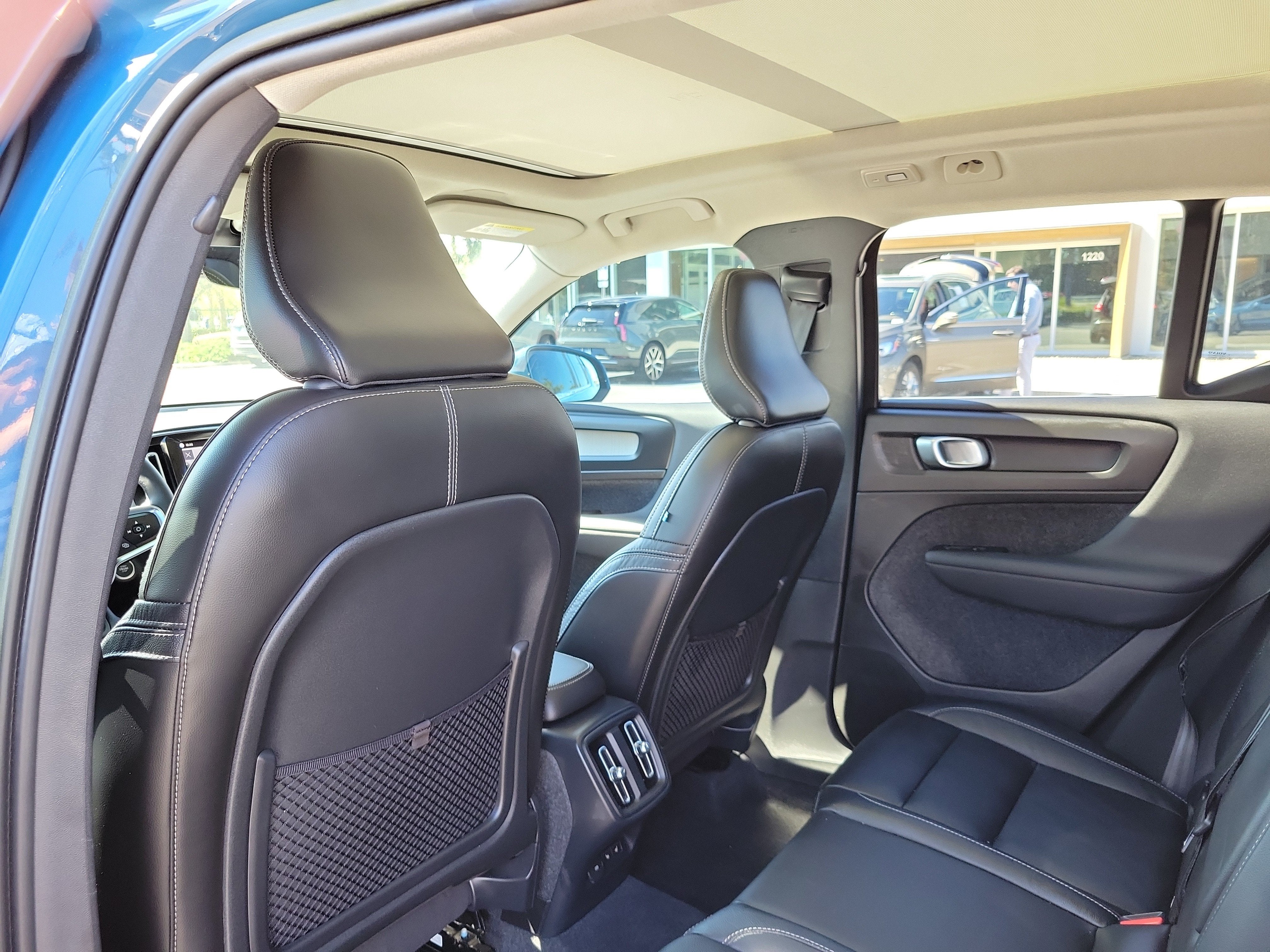 2023 Volvo XC40 Plus Bright Theme