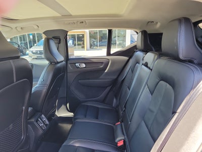 2023 Volvo XC40 Plus Bright Theme