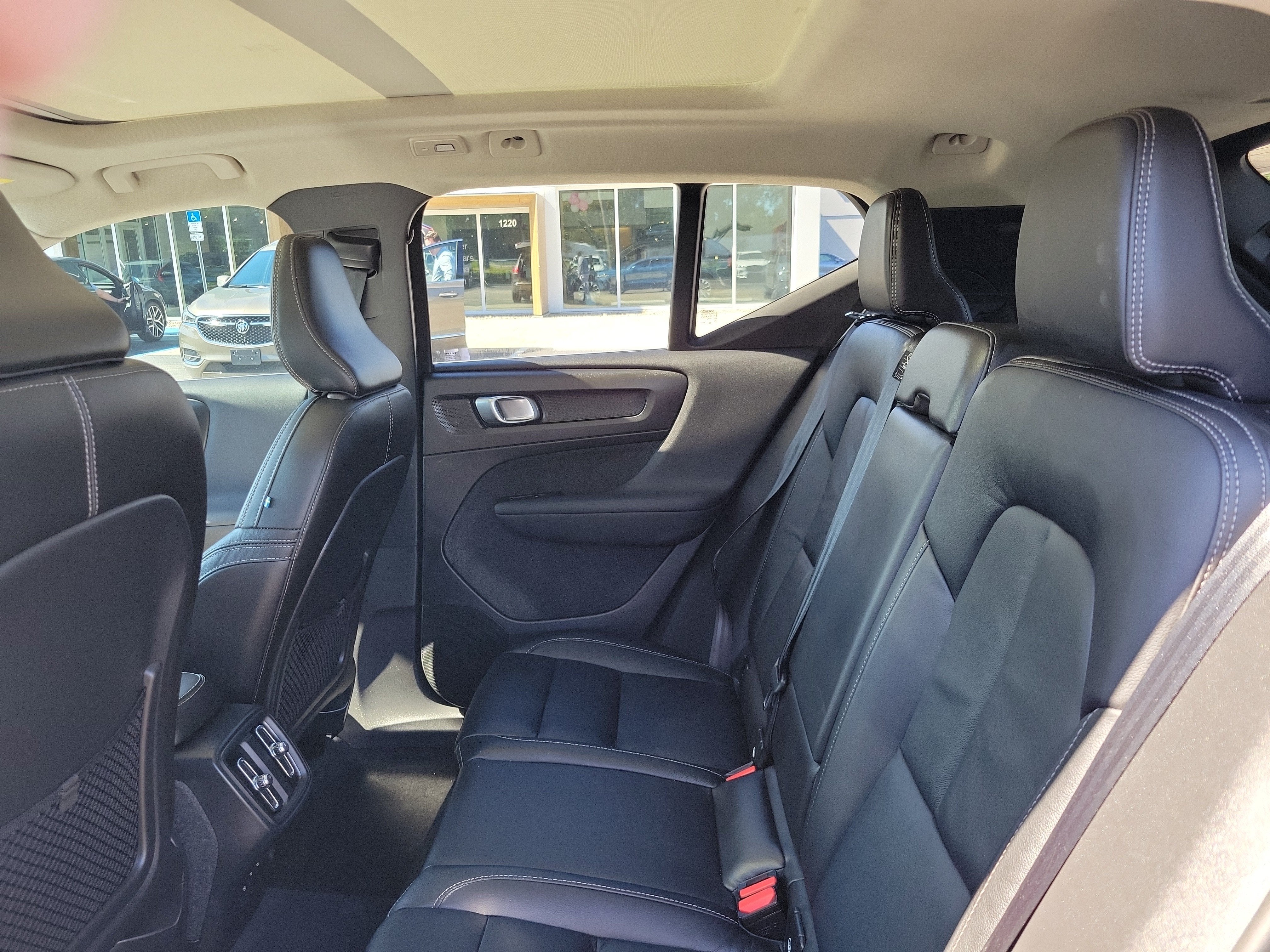 2023 Volvo XC40 Plus Bright Theme