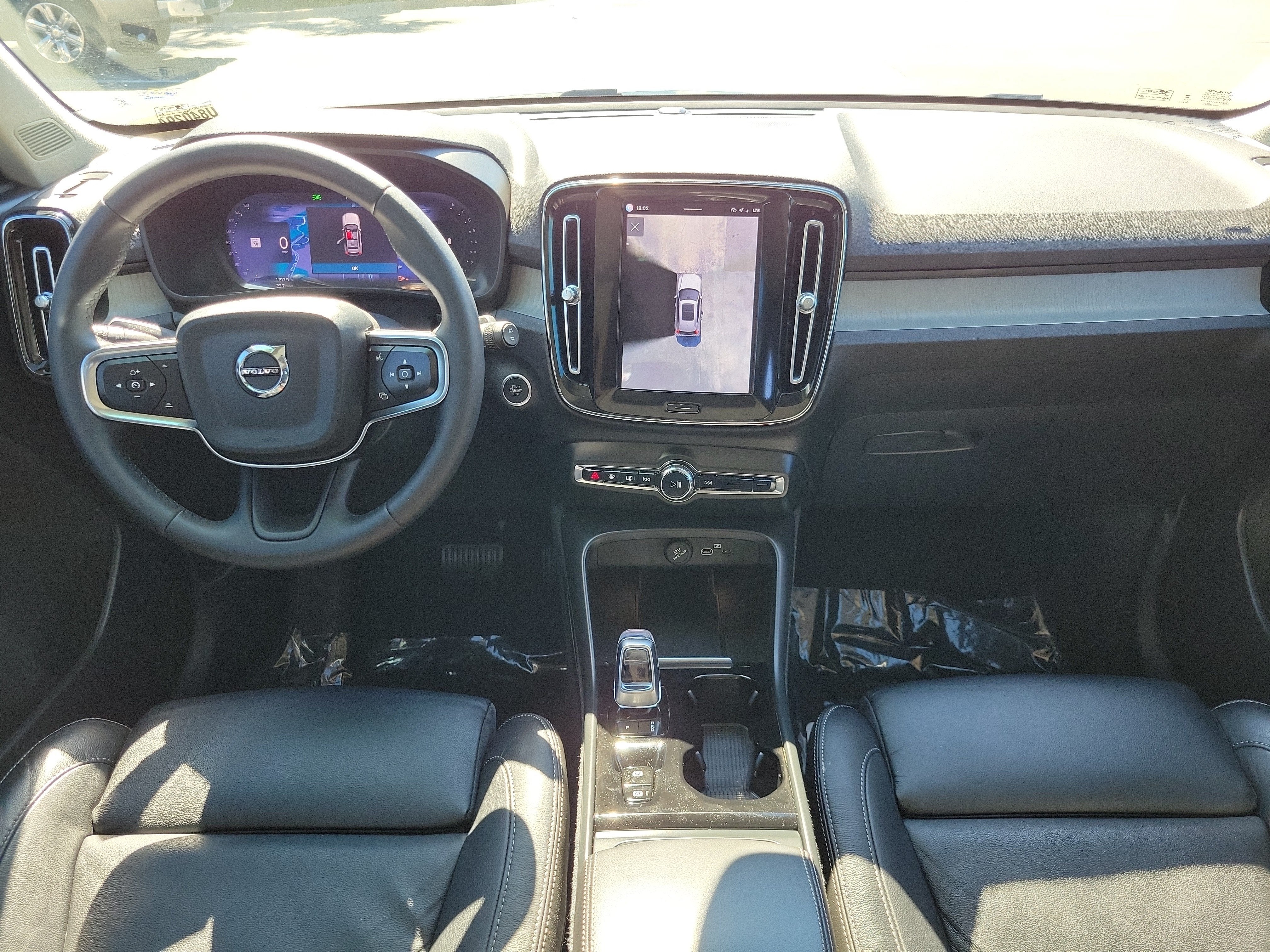 2023 Volvo XC40 Plus Bright Theme