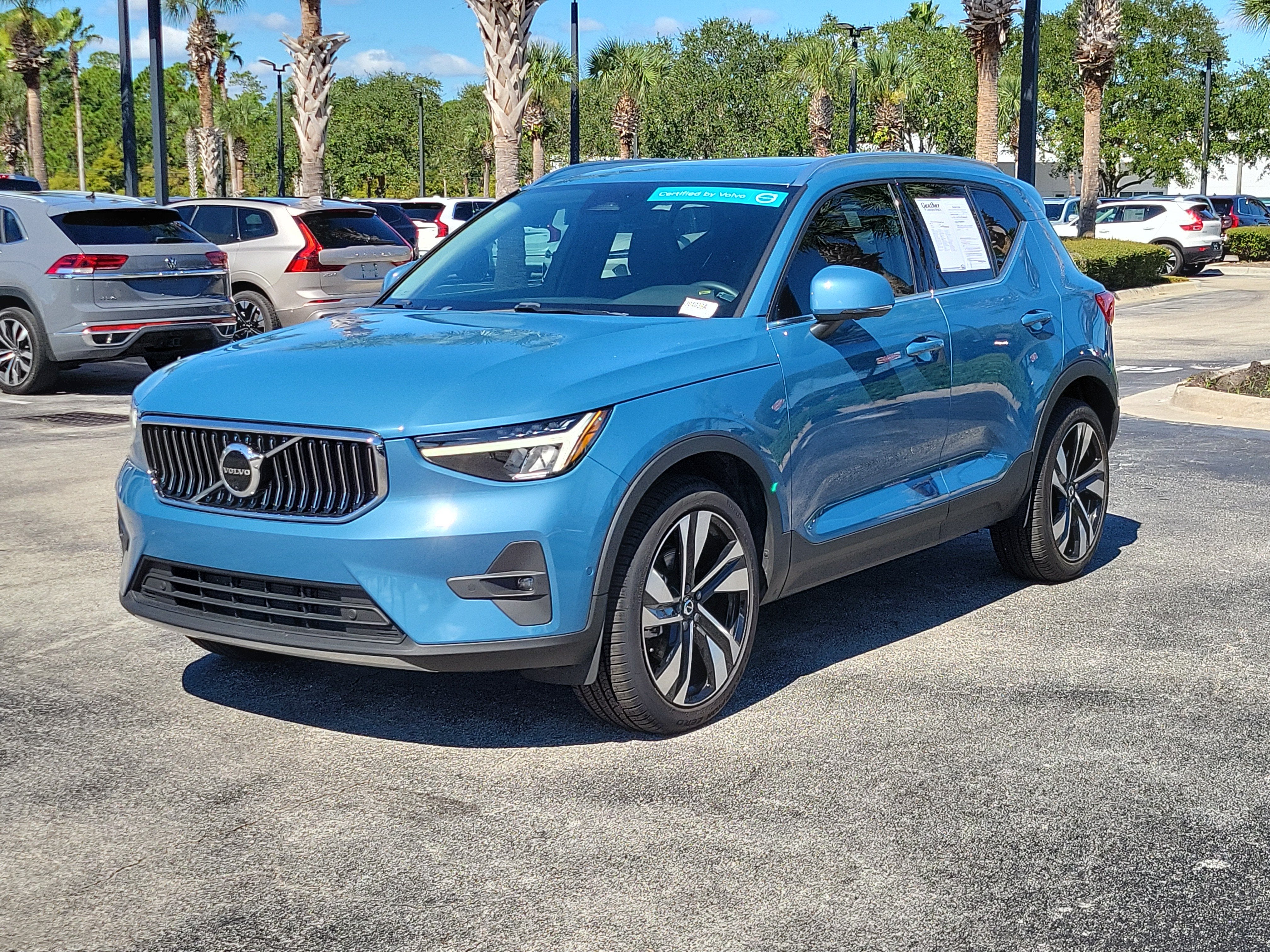 2023 Volvo XC40 Plus Bright Theme