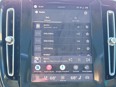 2023 Volvo XC40 Plus Bright Theme