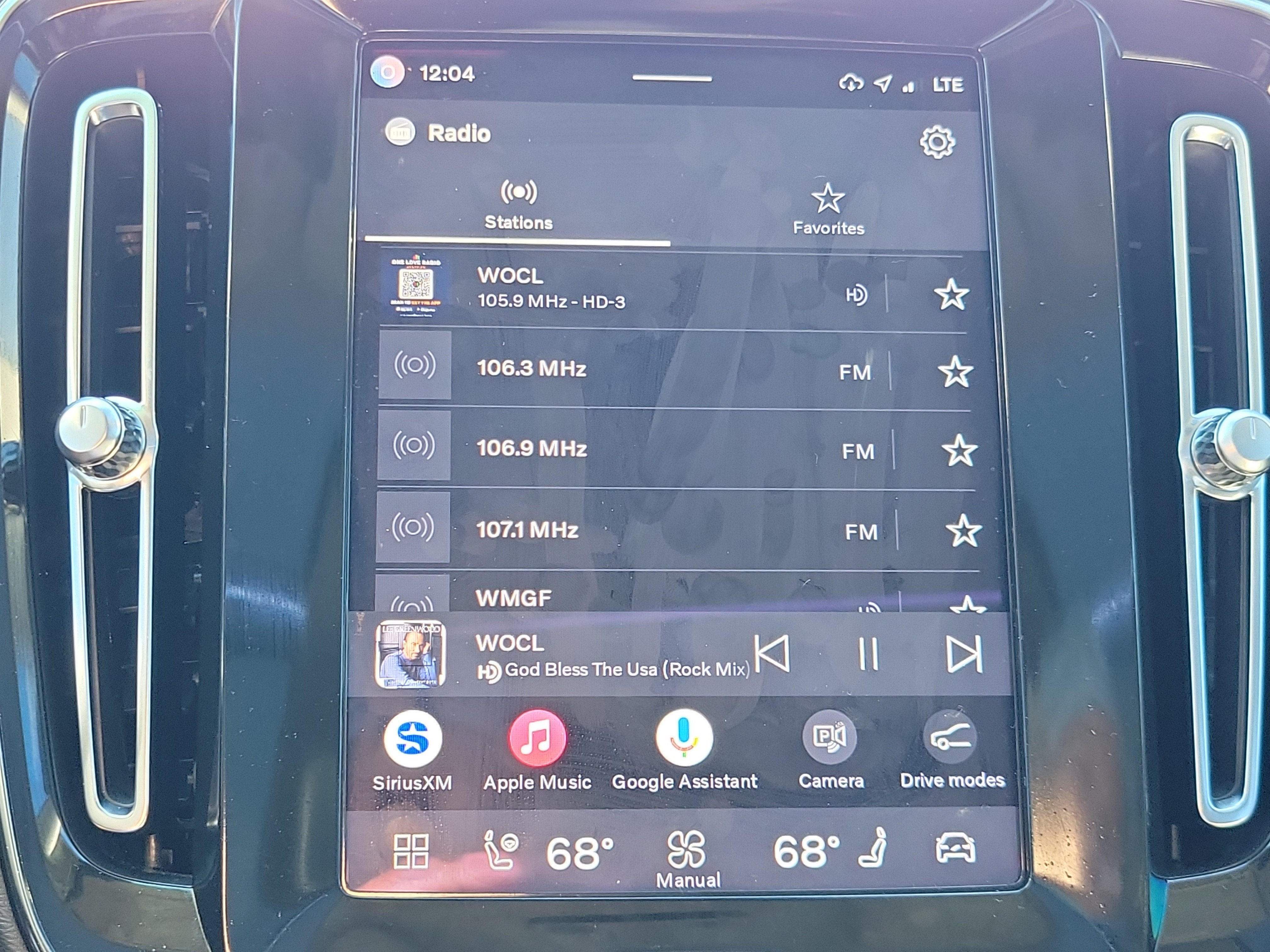 2023 Volvo XC40 Plus Bright Theme