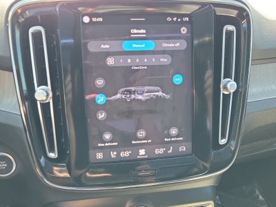 2023 Volvo XC40 Plus Bright Theme