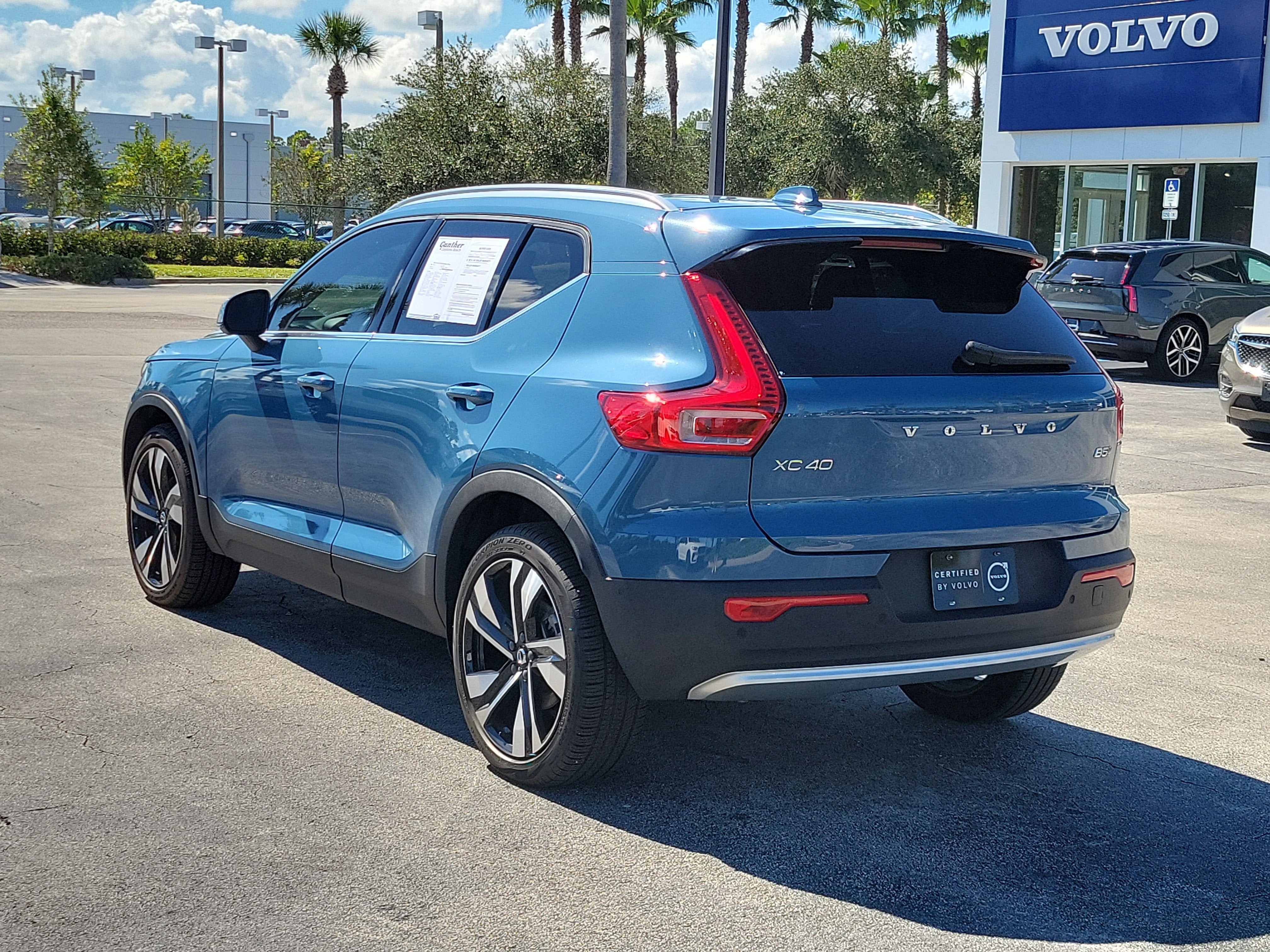 2023 Volvo XC40 Plus Bright Theme