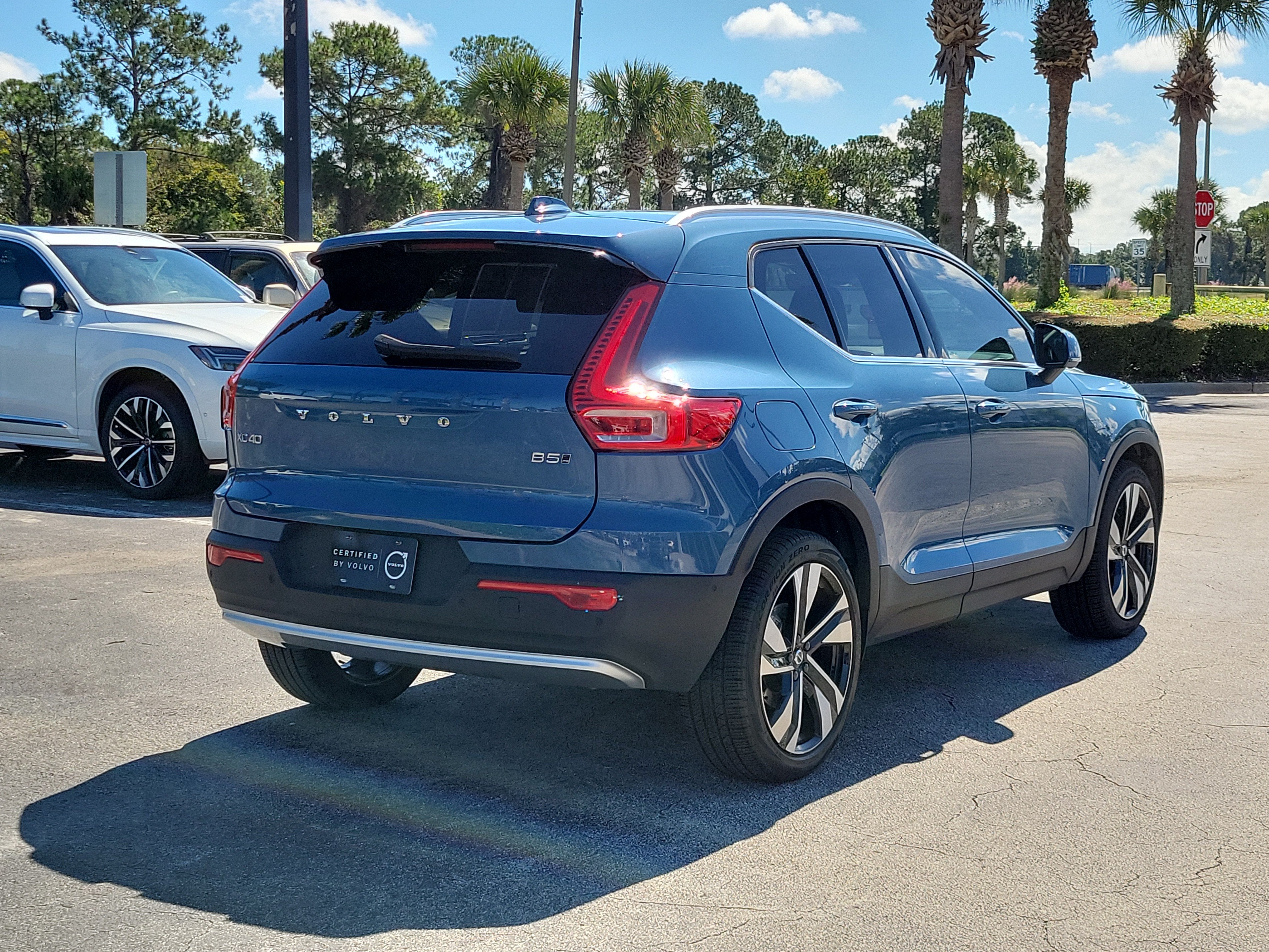 2023 Volvo XC40 Plus Bright Theme