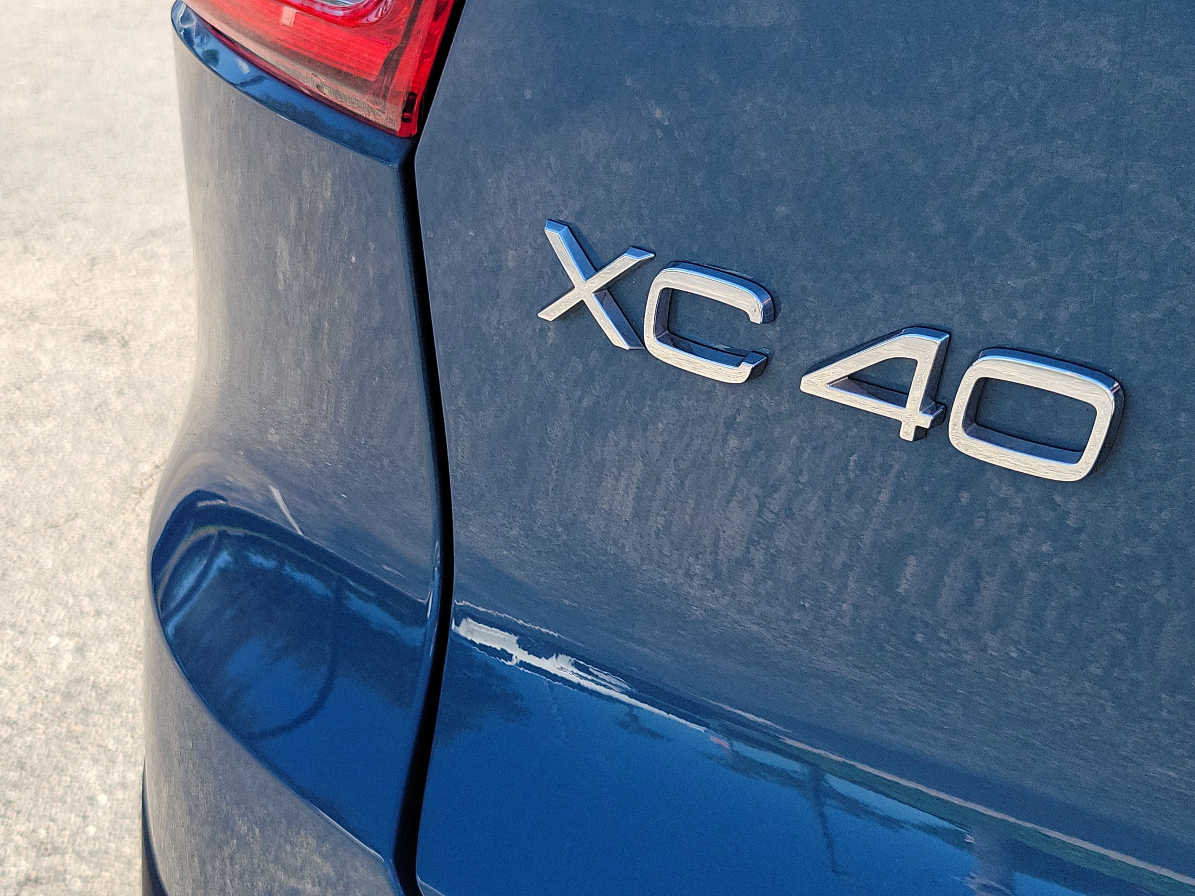 2023 Volvo XC40 Plus Bright Theme