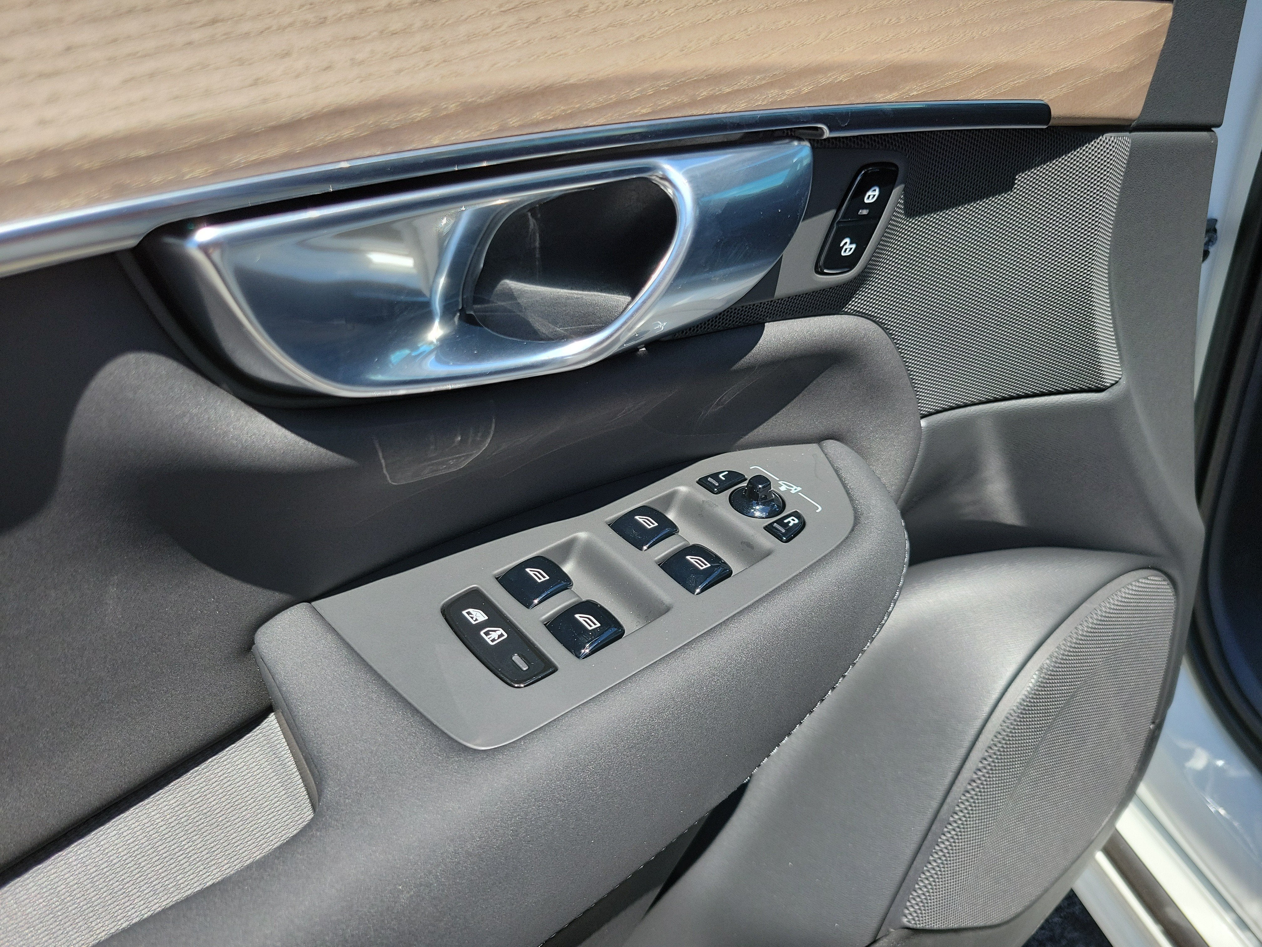 2026 Volvo XC90 Core