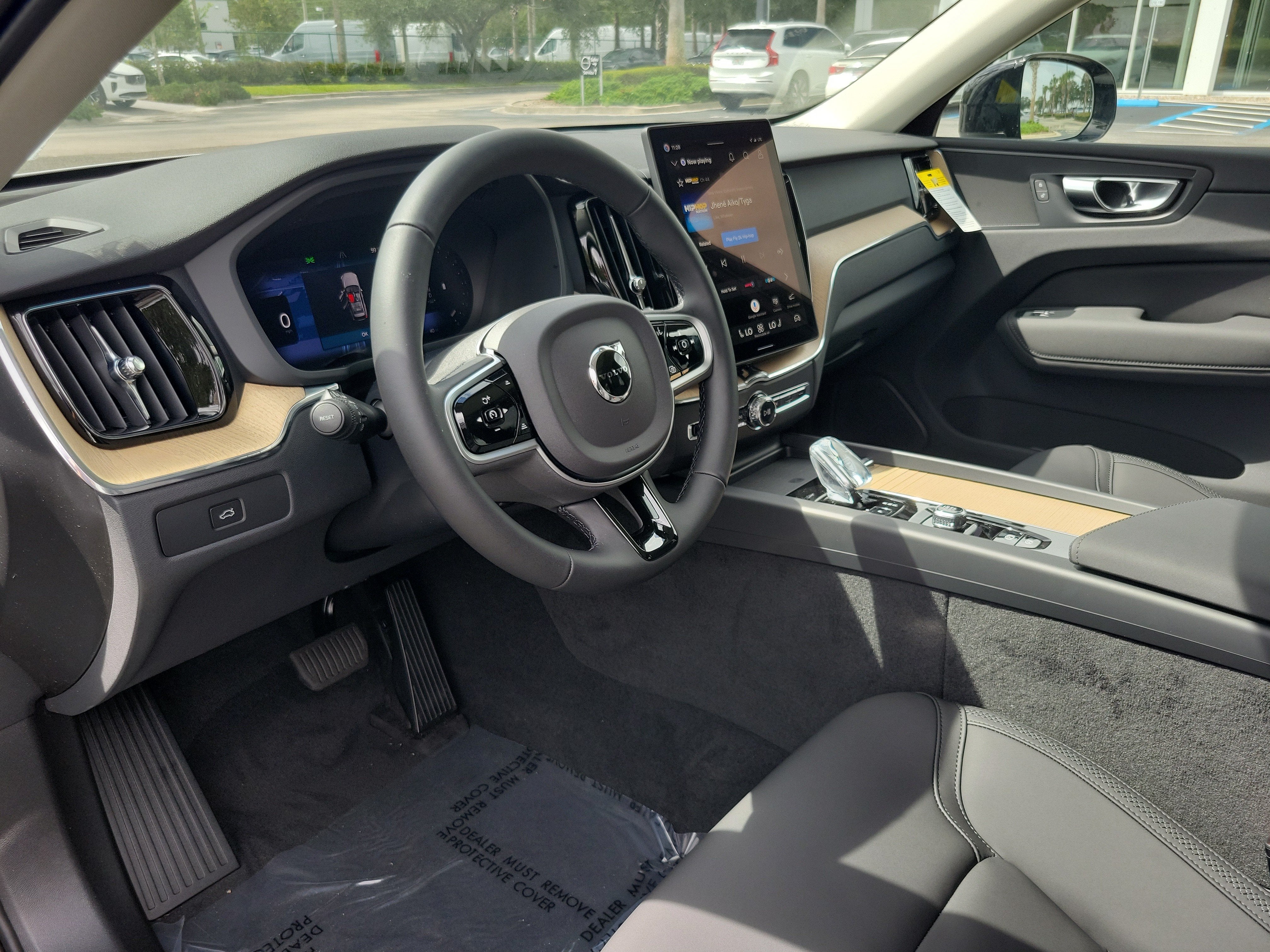 2026 Volvo XC60 Plus