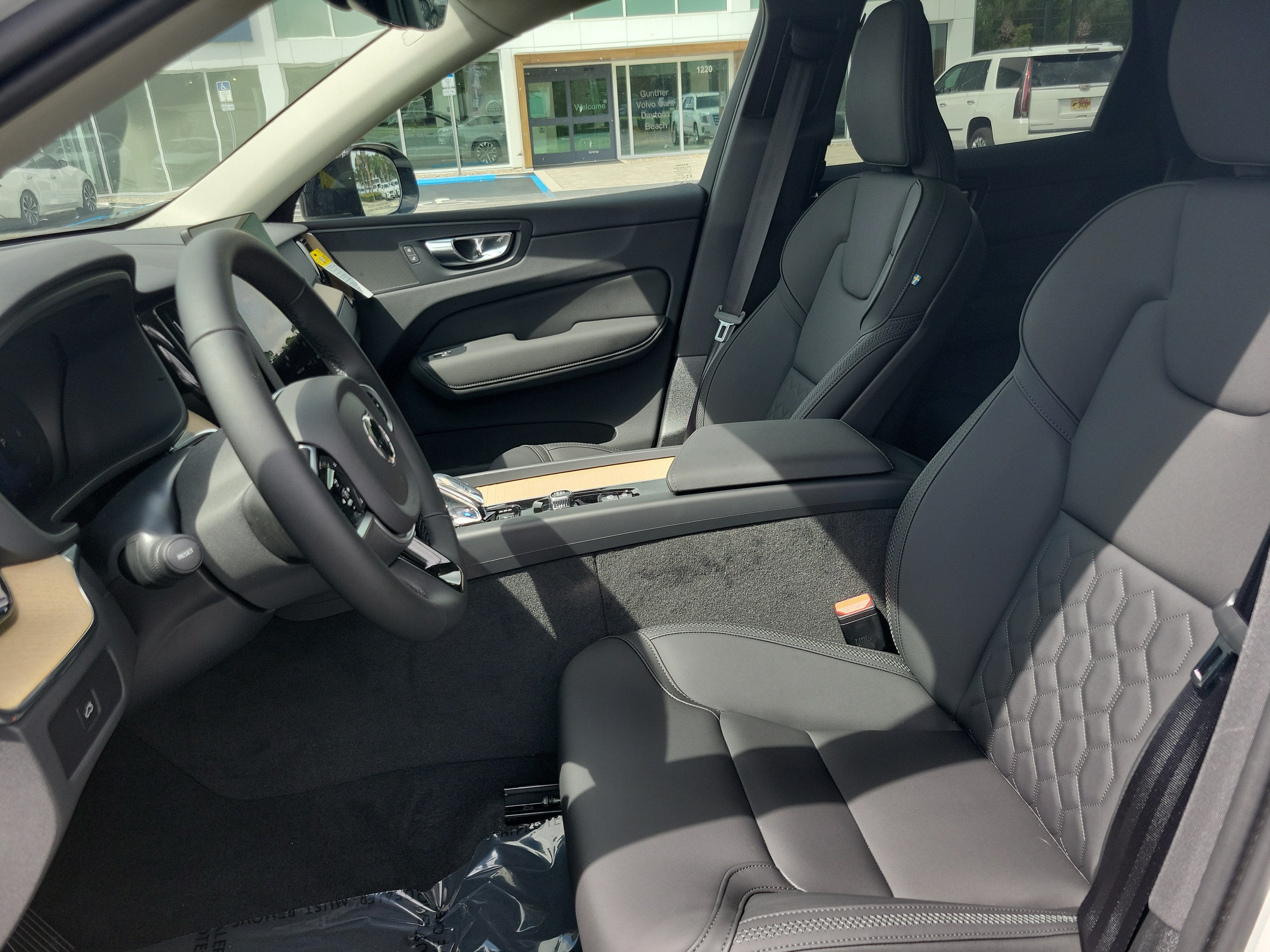 2026 Volvo XC60 Plus