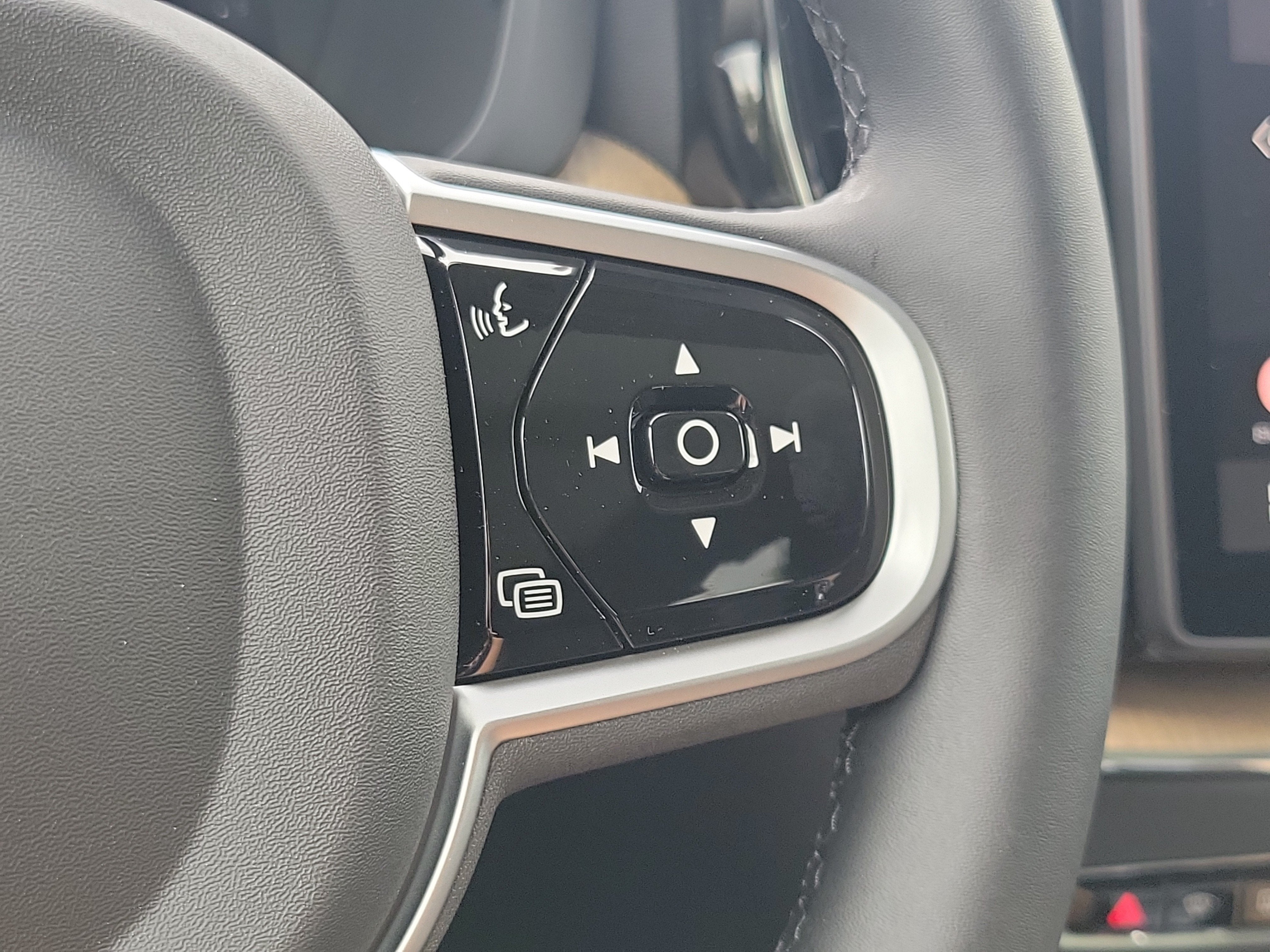 2026 Volvo XC60 Plus