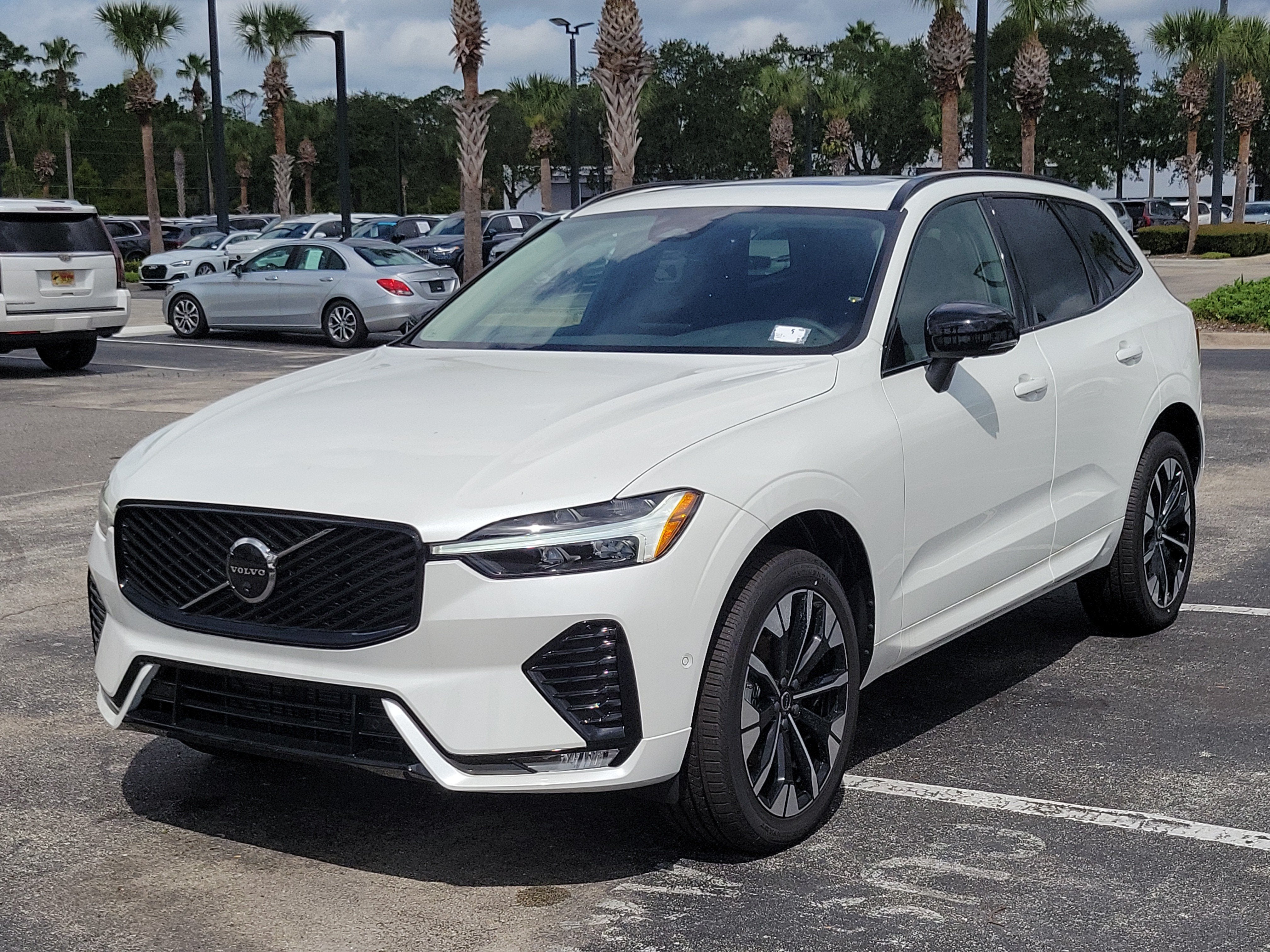 2026 Volvo XC60 Plus