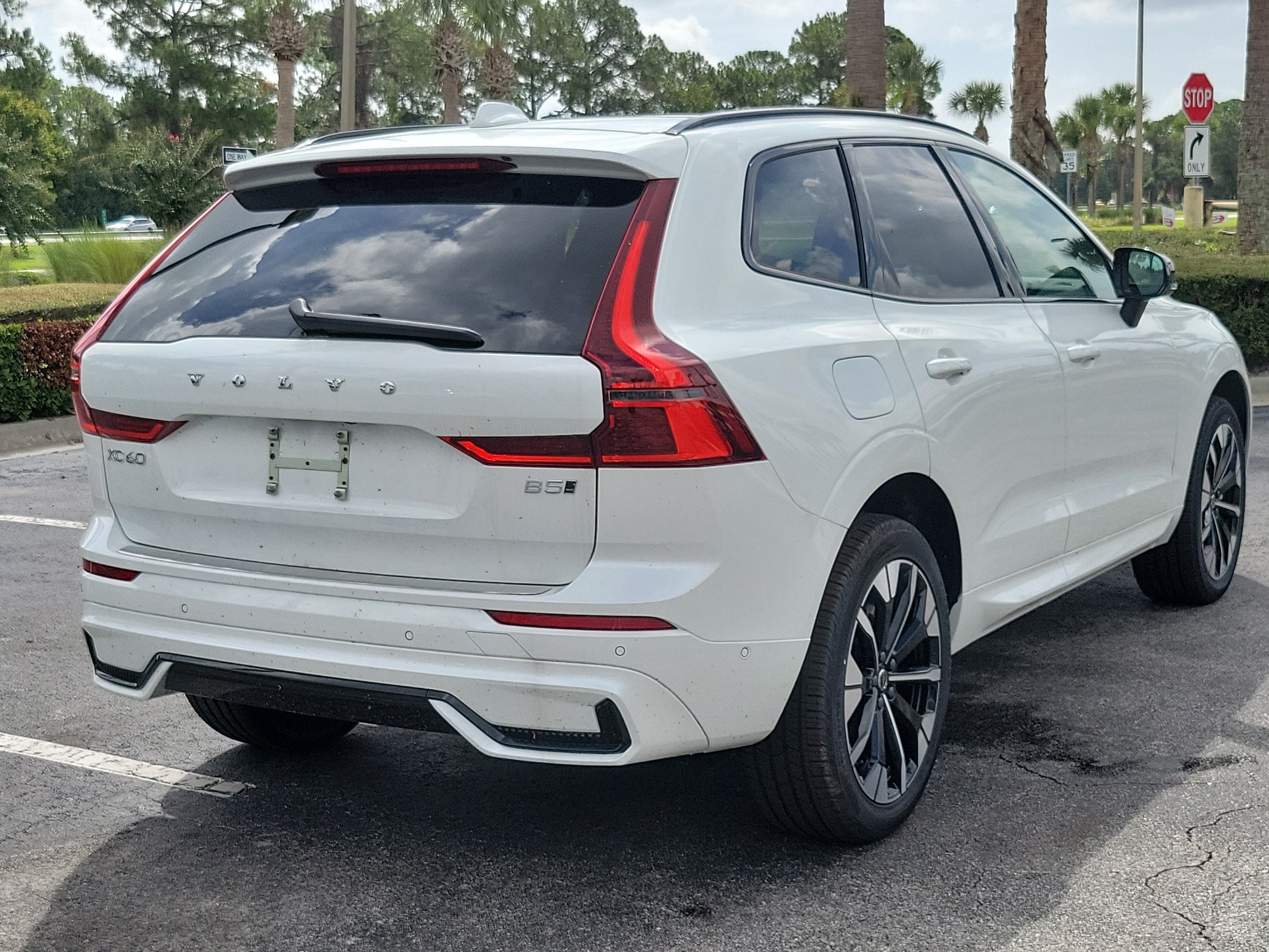 2026 Volvo XC60 Plus