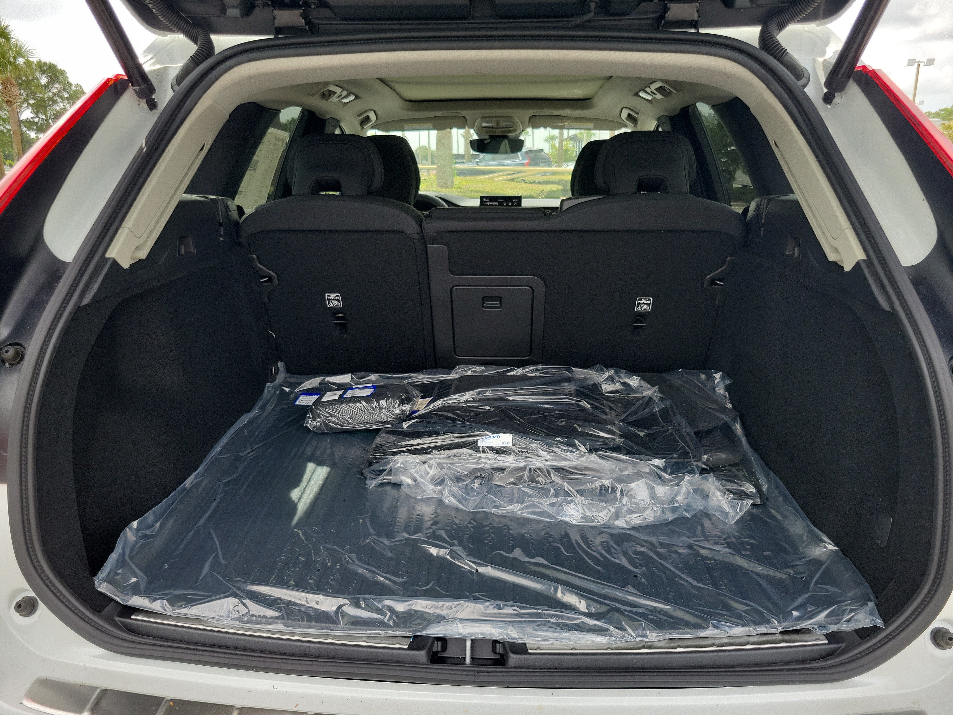 2026 Volvo XC60 Plus