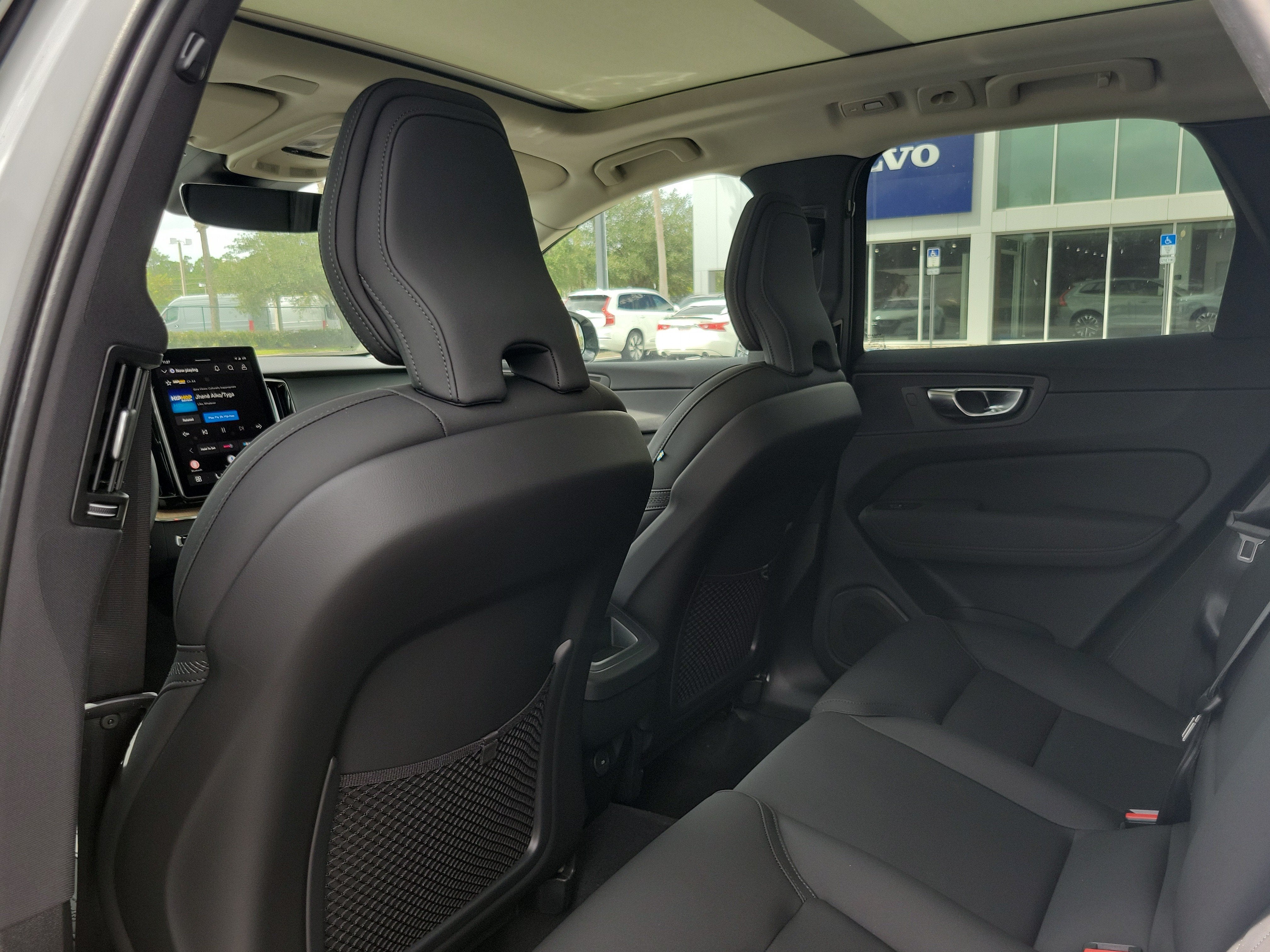 2026 Volvo XC60 Plus