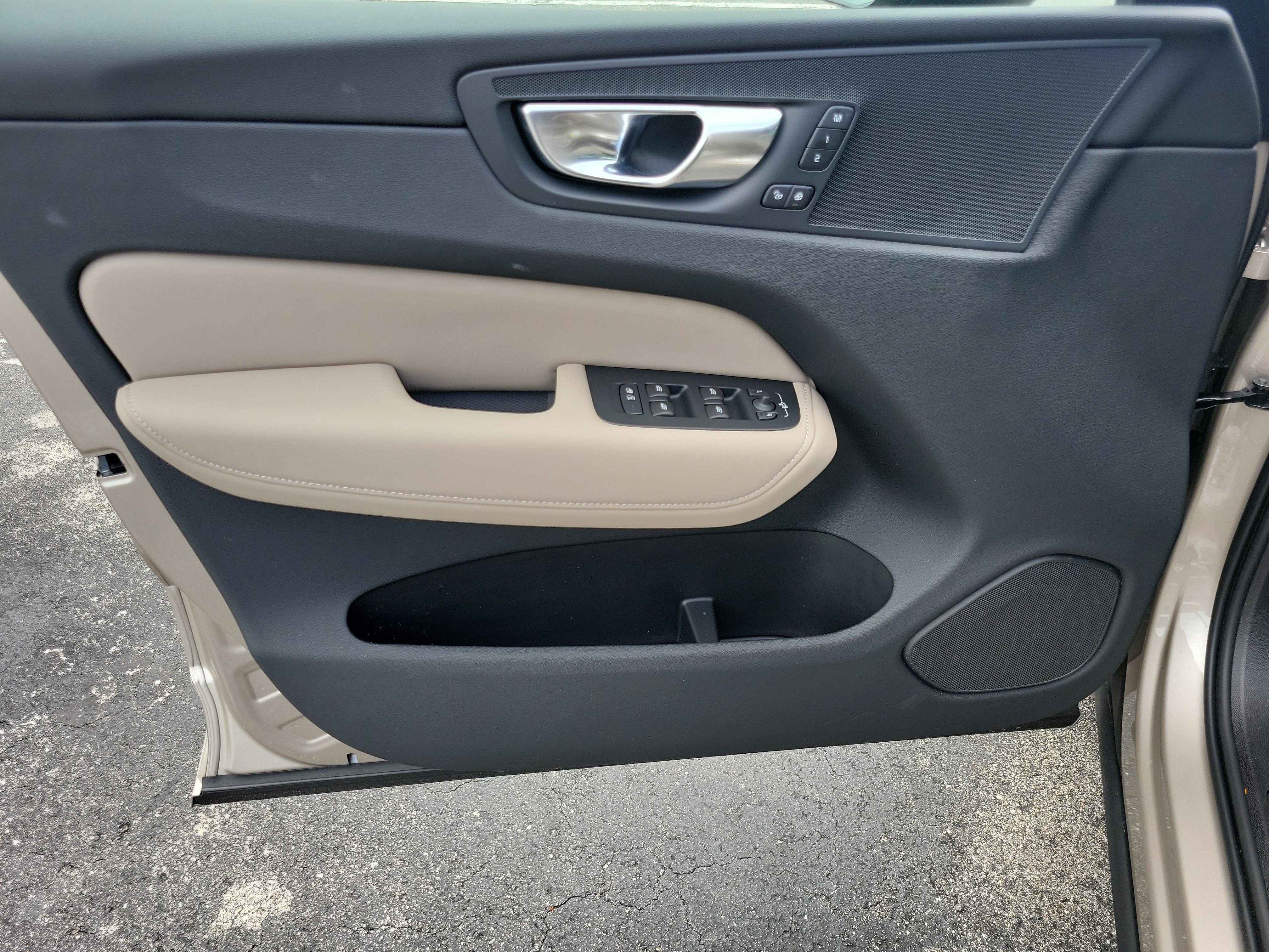 2026 Volvo XC60 Plus