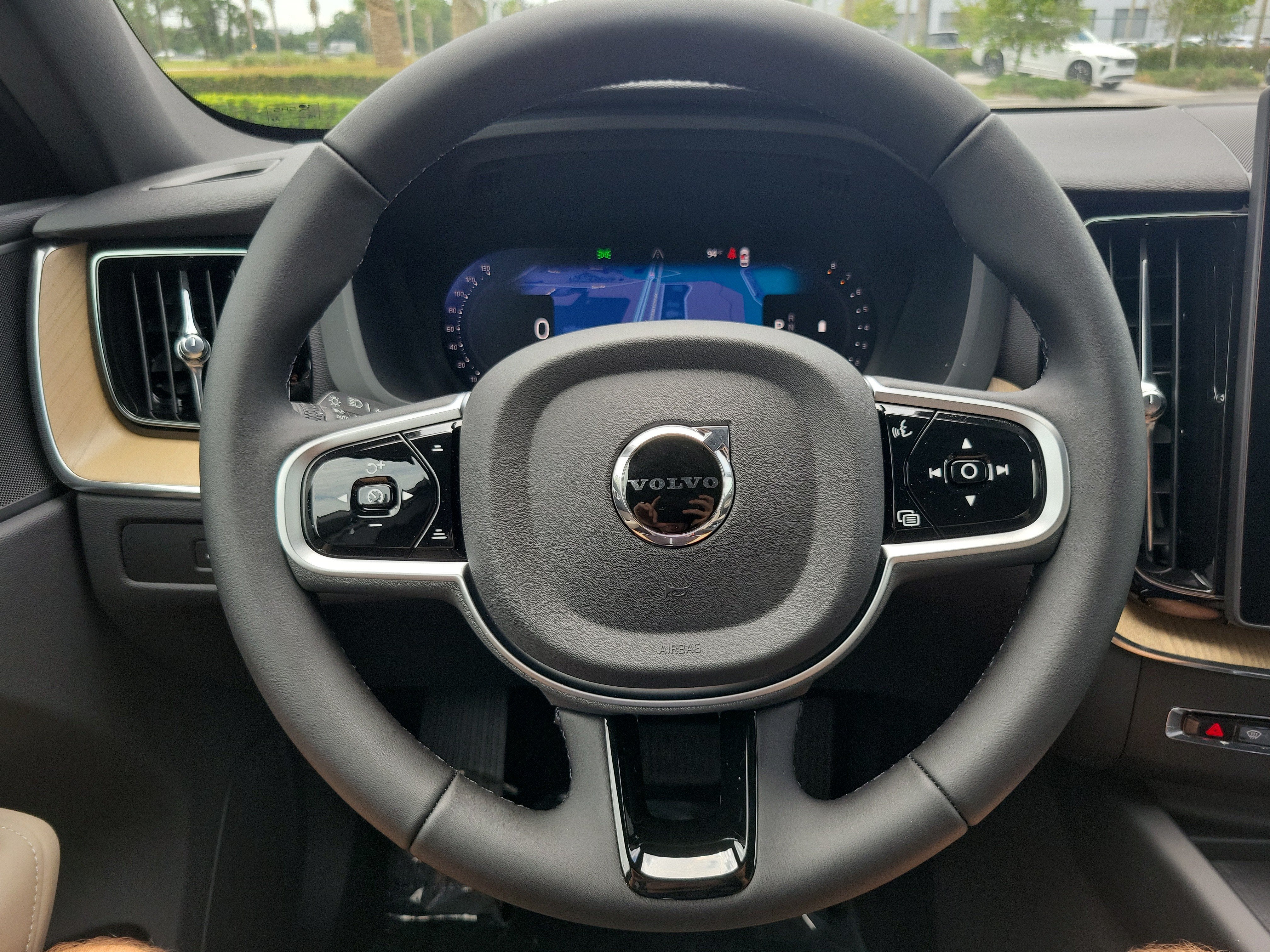 2026 Volvo XC60 Plus