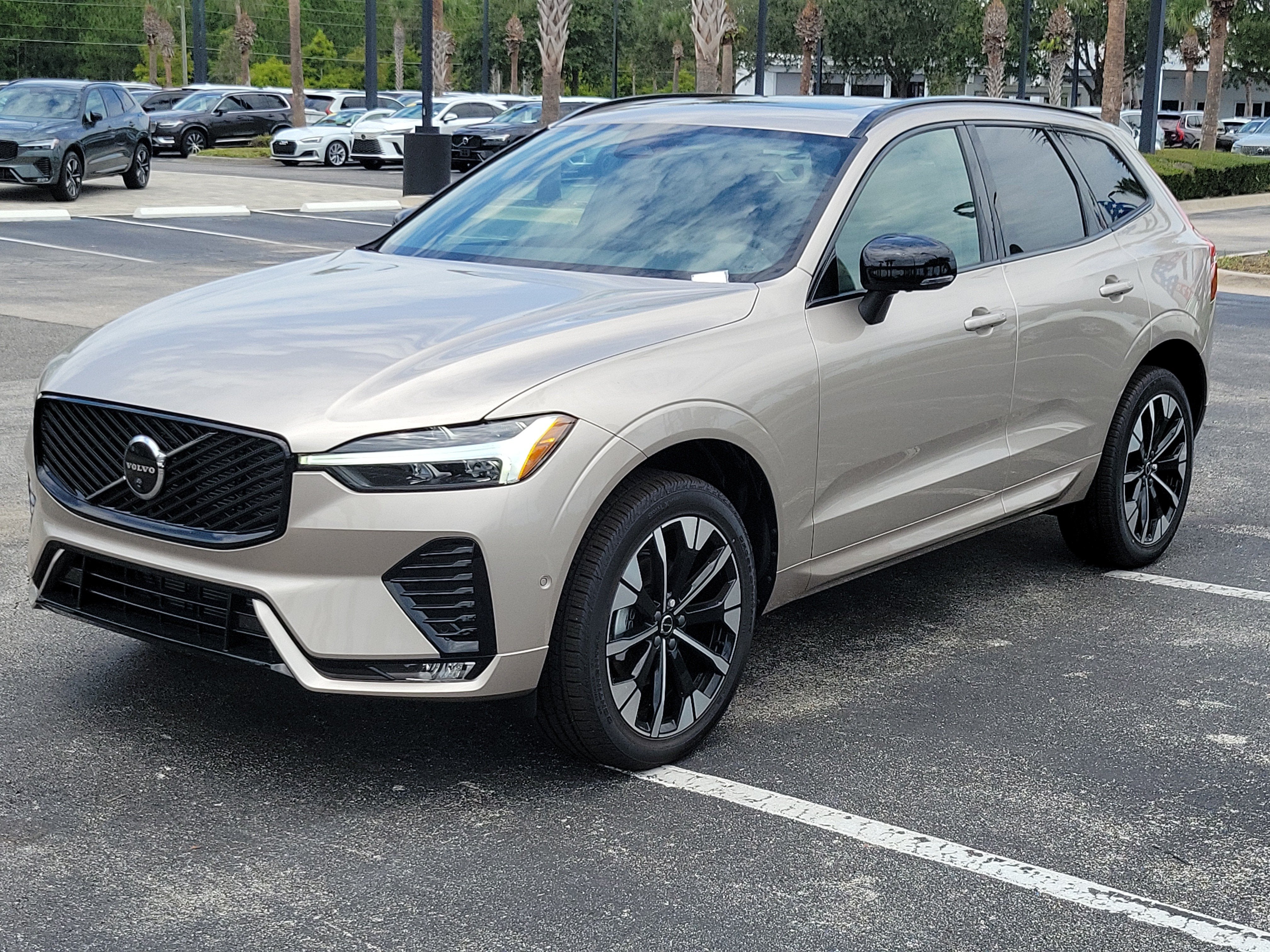 2026 Volvo XC60 Plus