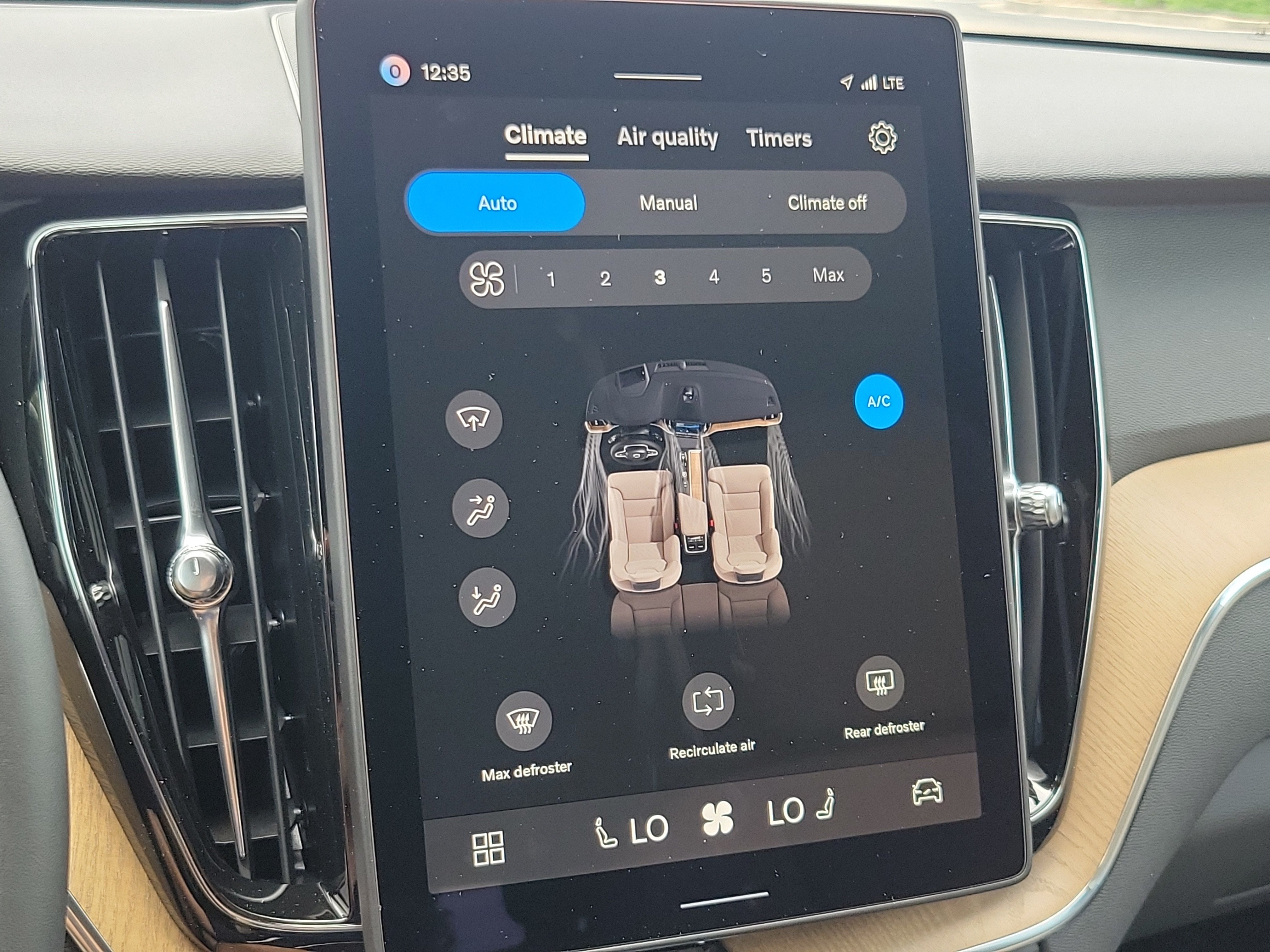 2026 Volvo XC60 Plus