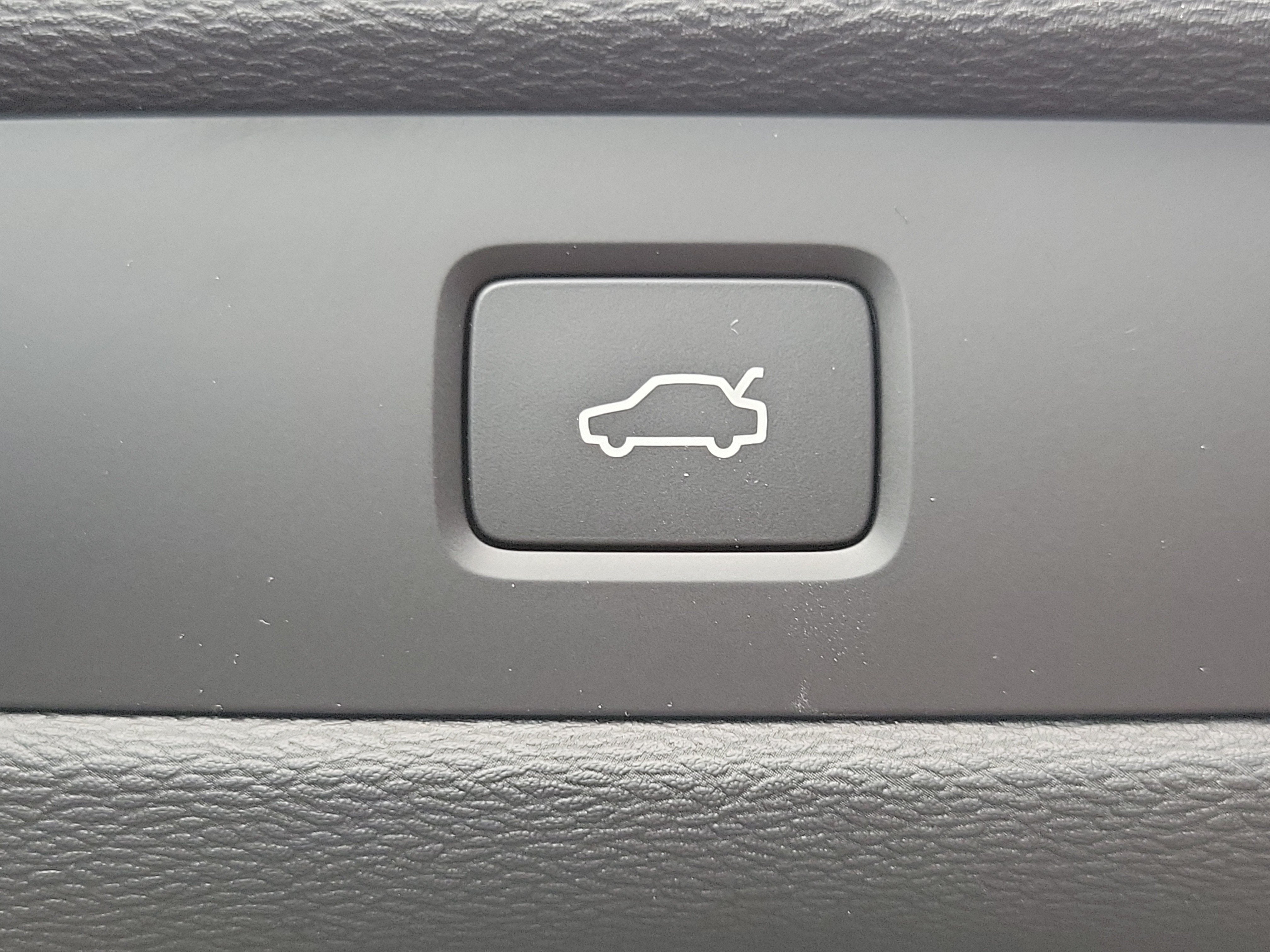 2026 Volvo XC60 Plus