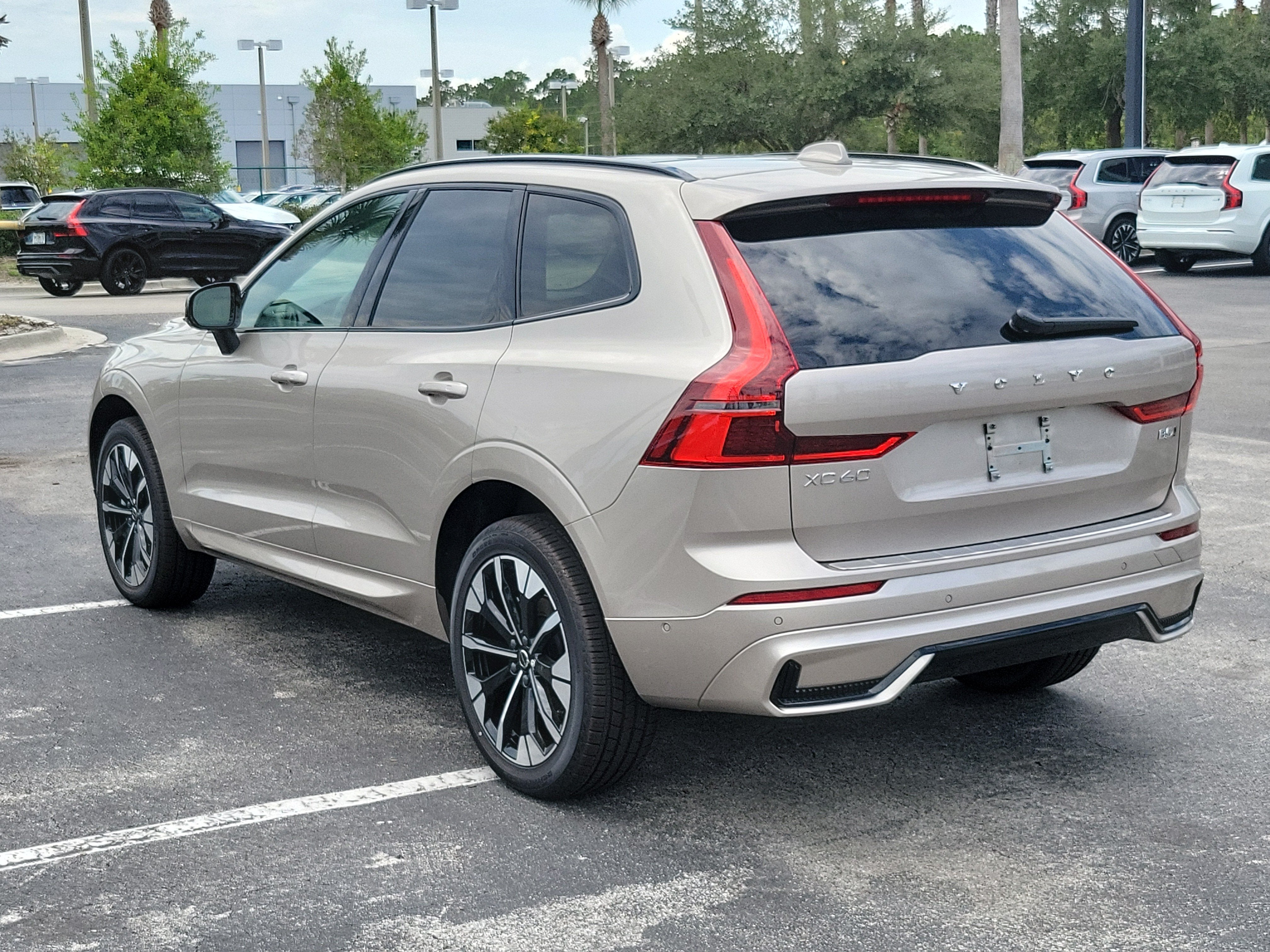 2026 Volvo XC60 Plus