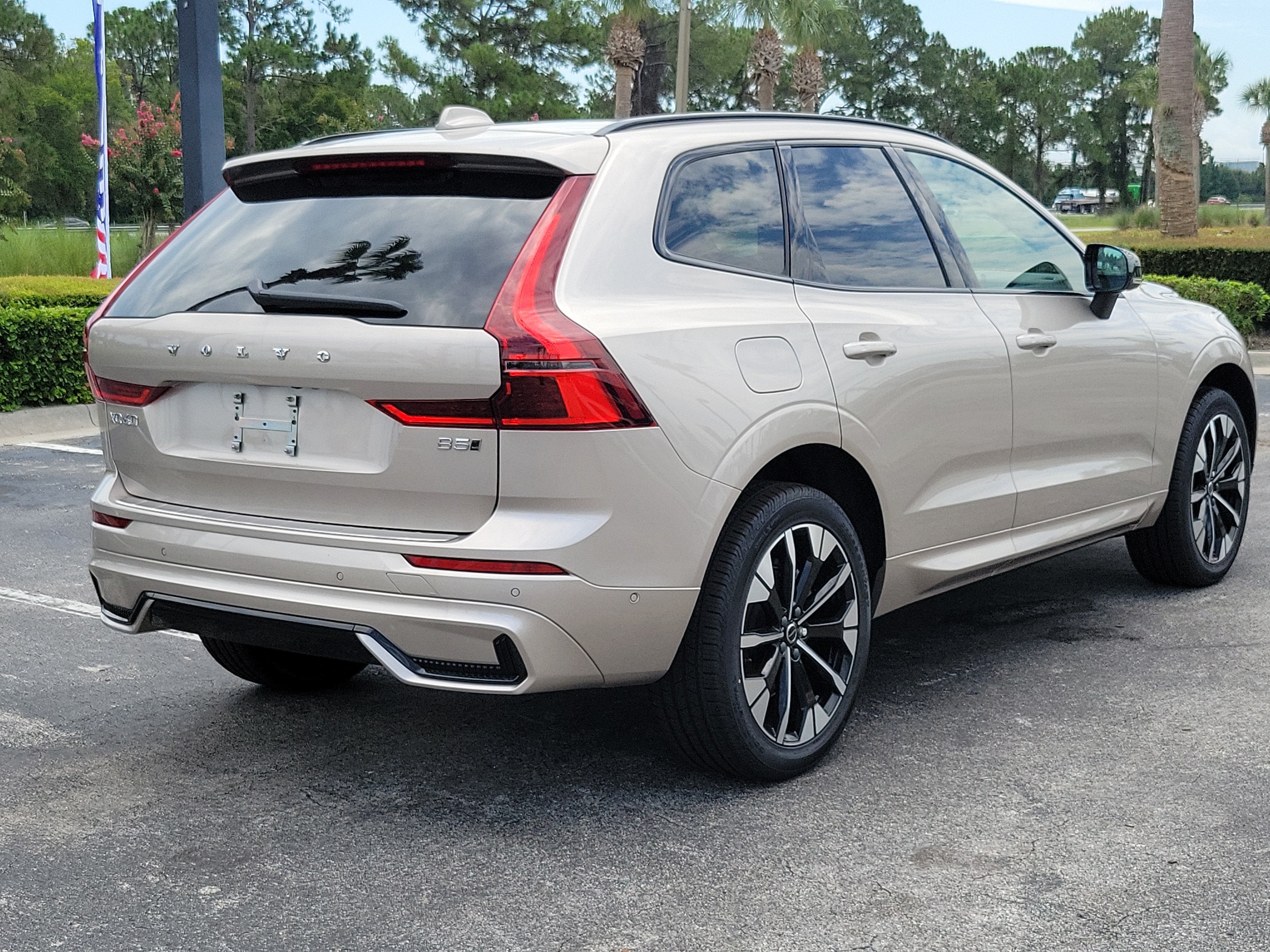 2026 Volvo XC60 Plus