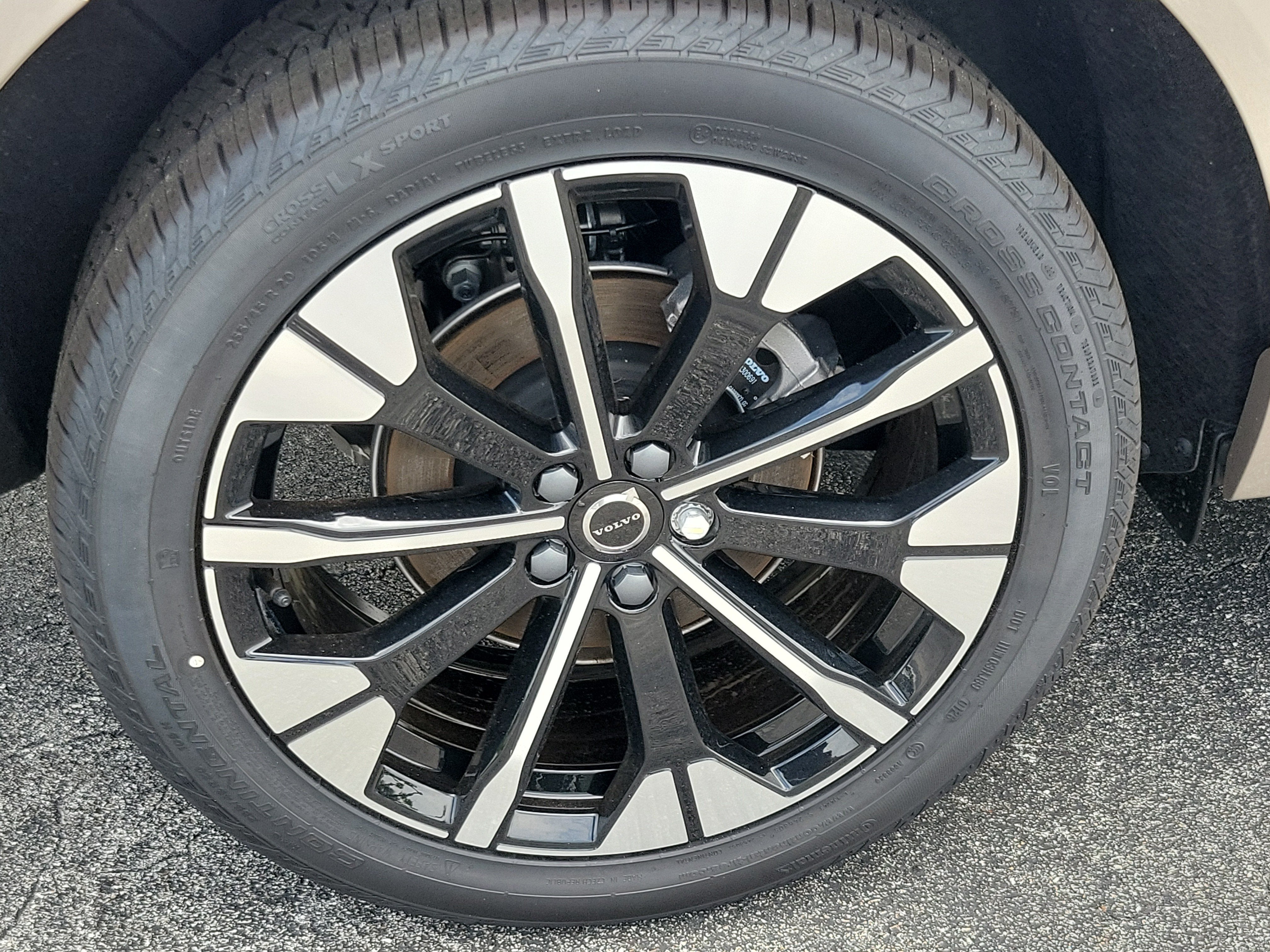 2026 Volvo XC60 Plus