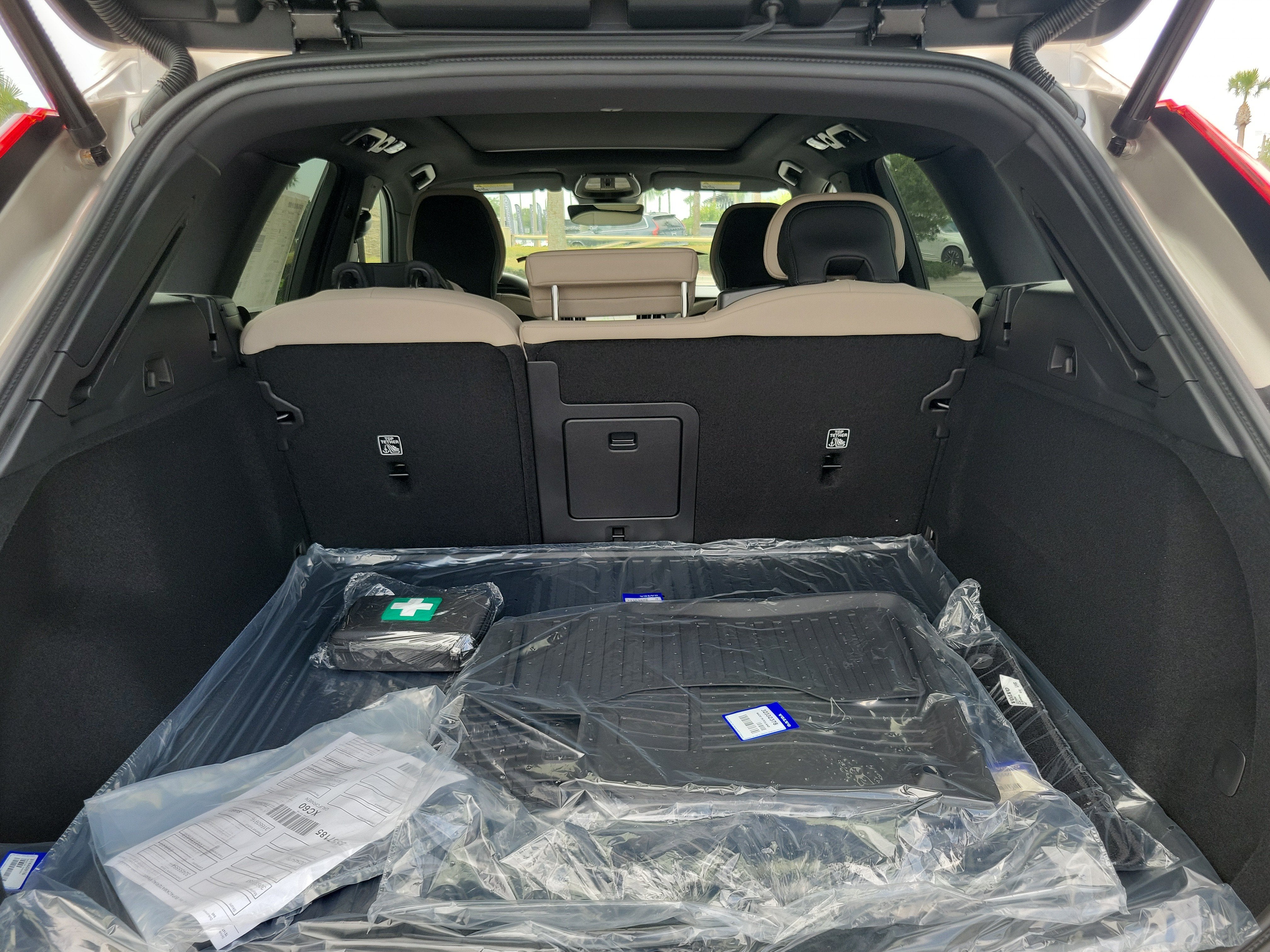 2026 Volvo XC60 Plus