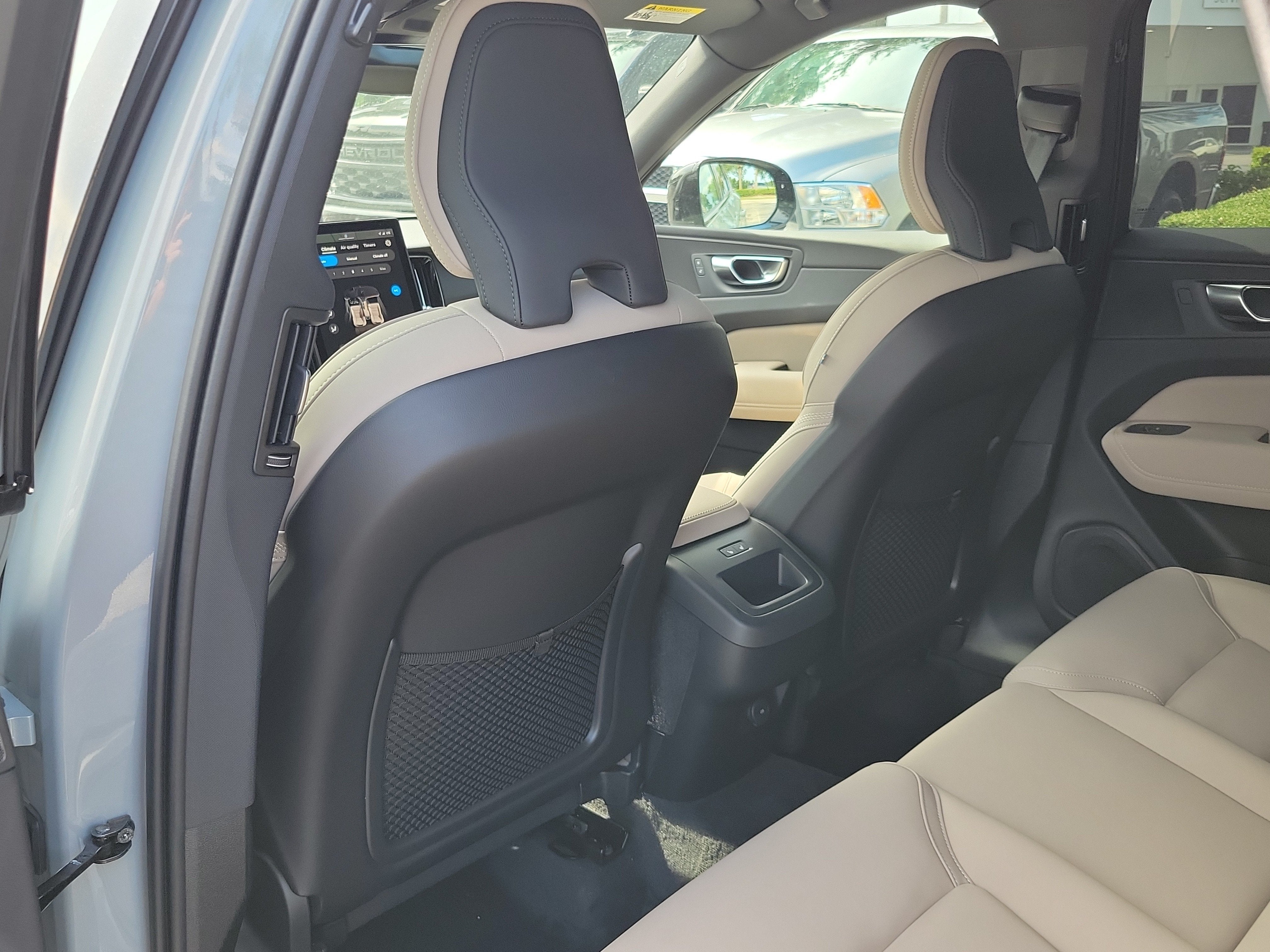 2026 Volvo XC60 Plus