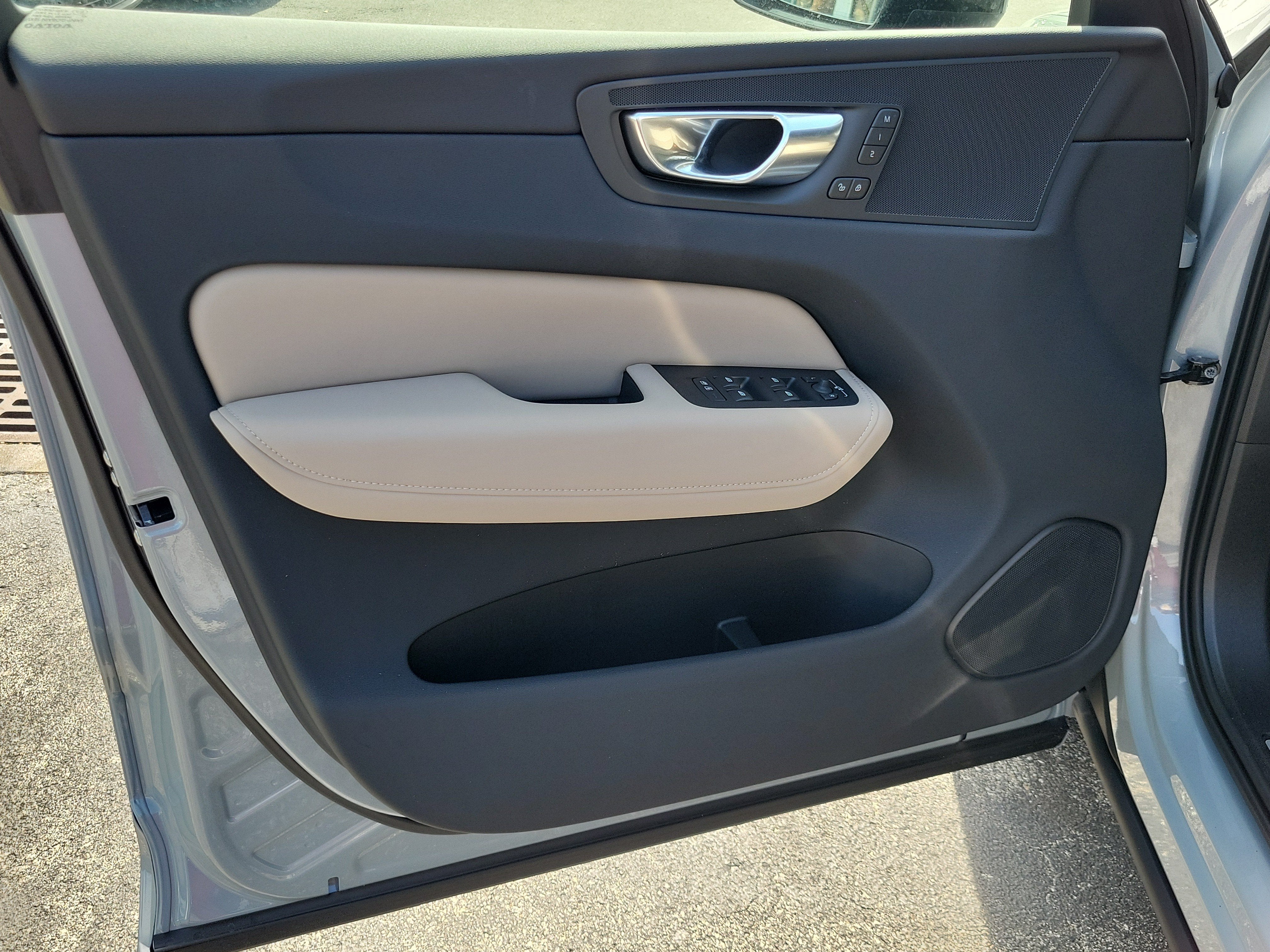 2026 Volvo XC60 Plus