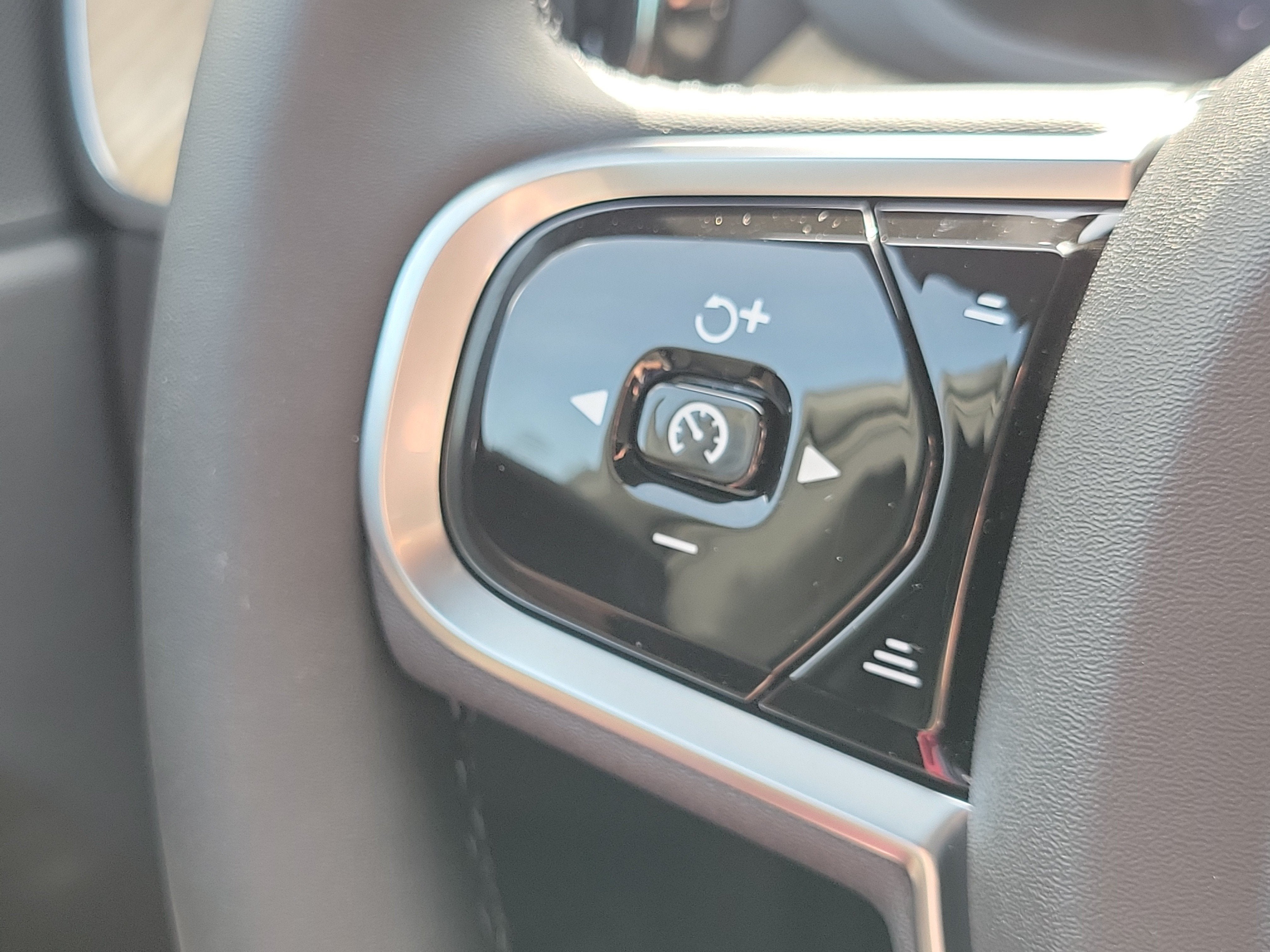 2026 Volvo XC60 Plus