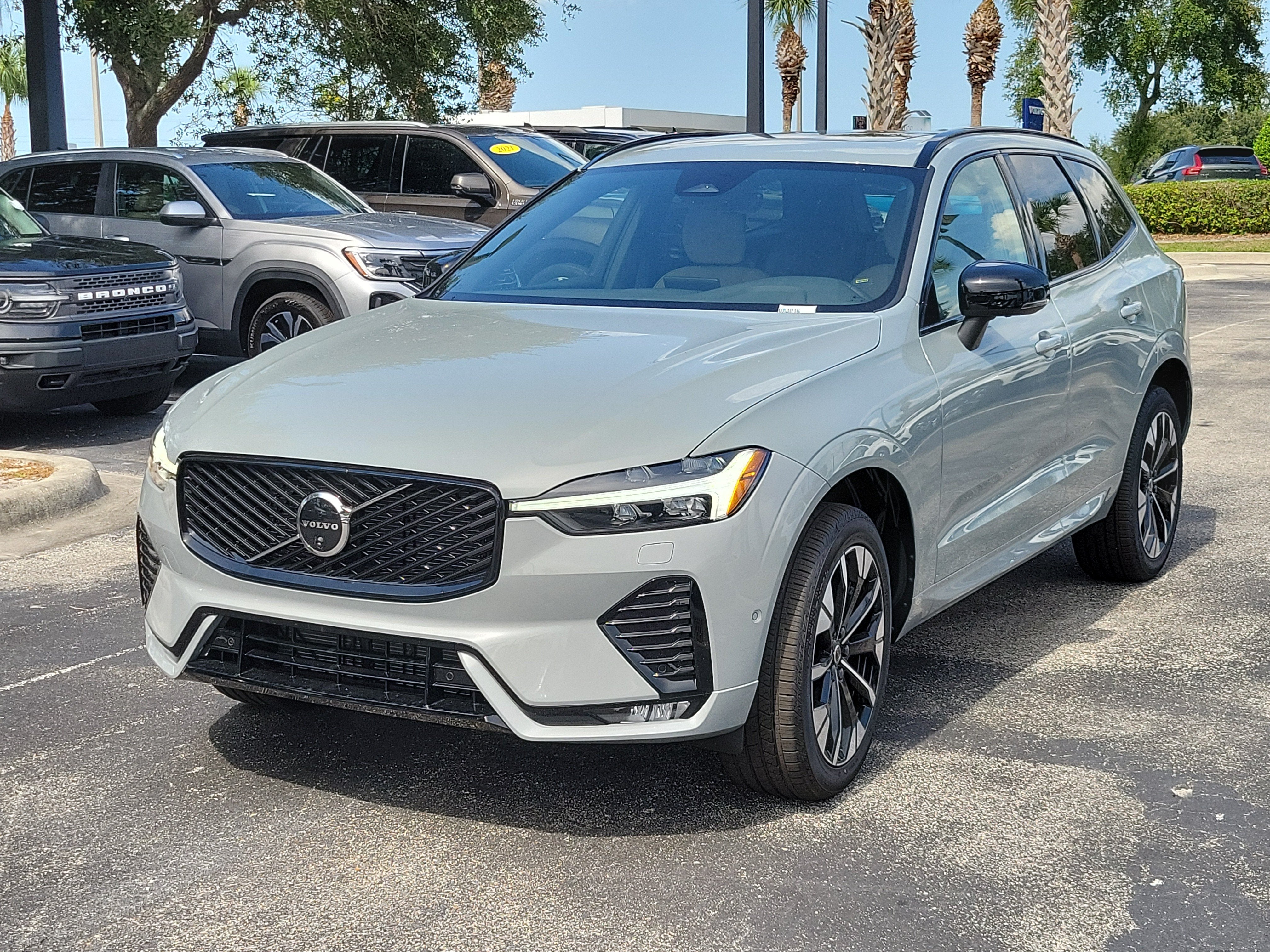 2026 Volvo XC60 Plus