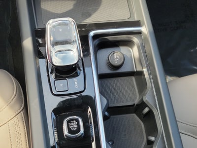 2026 Volvo XC60 Plus