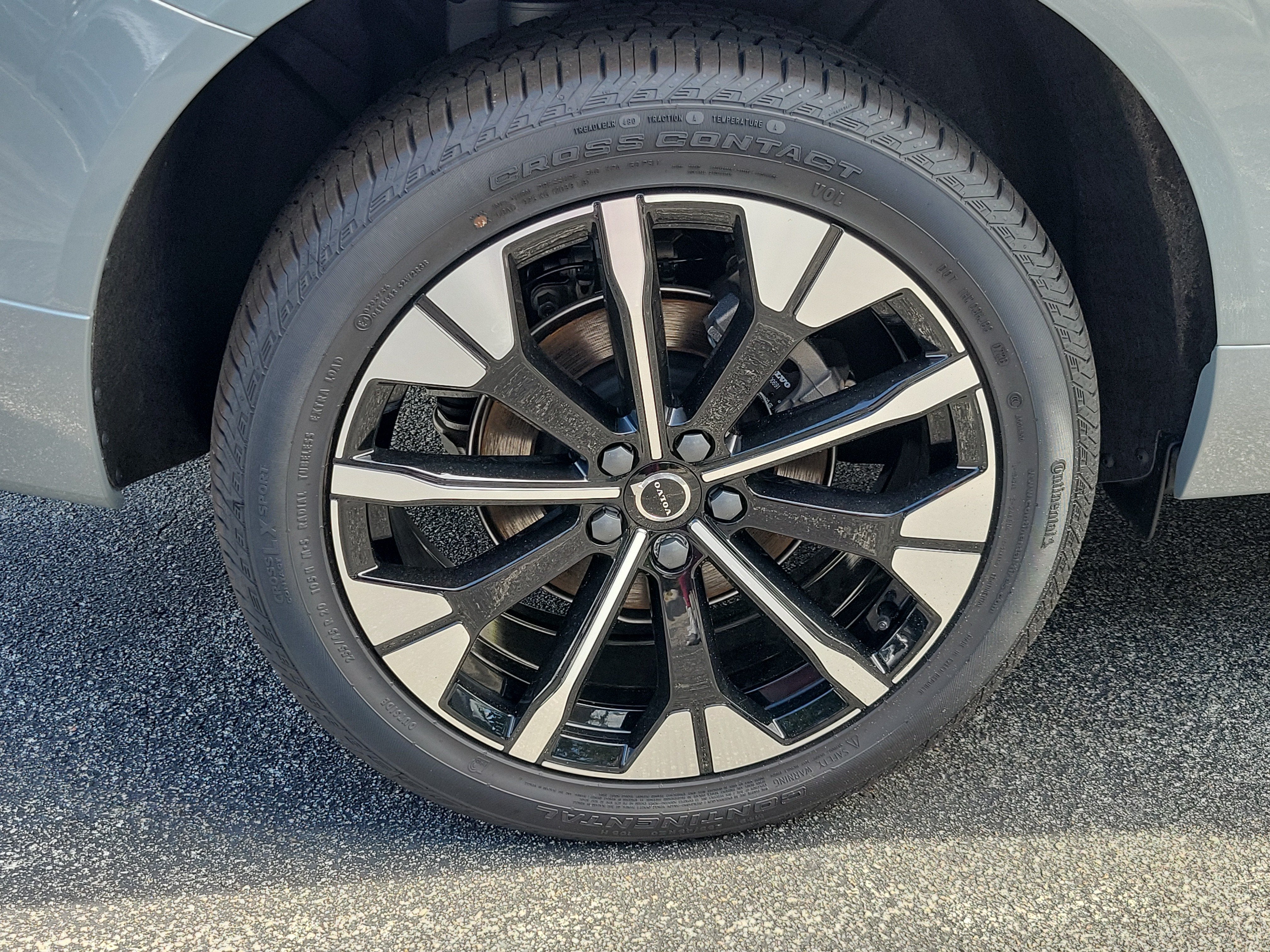 2026 Volvo XC60 Plus